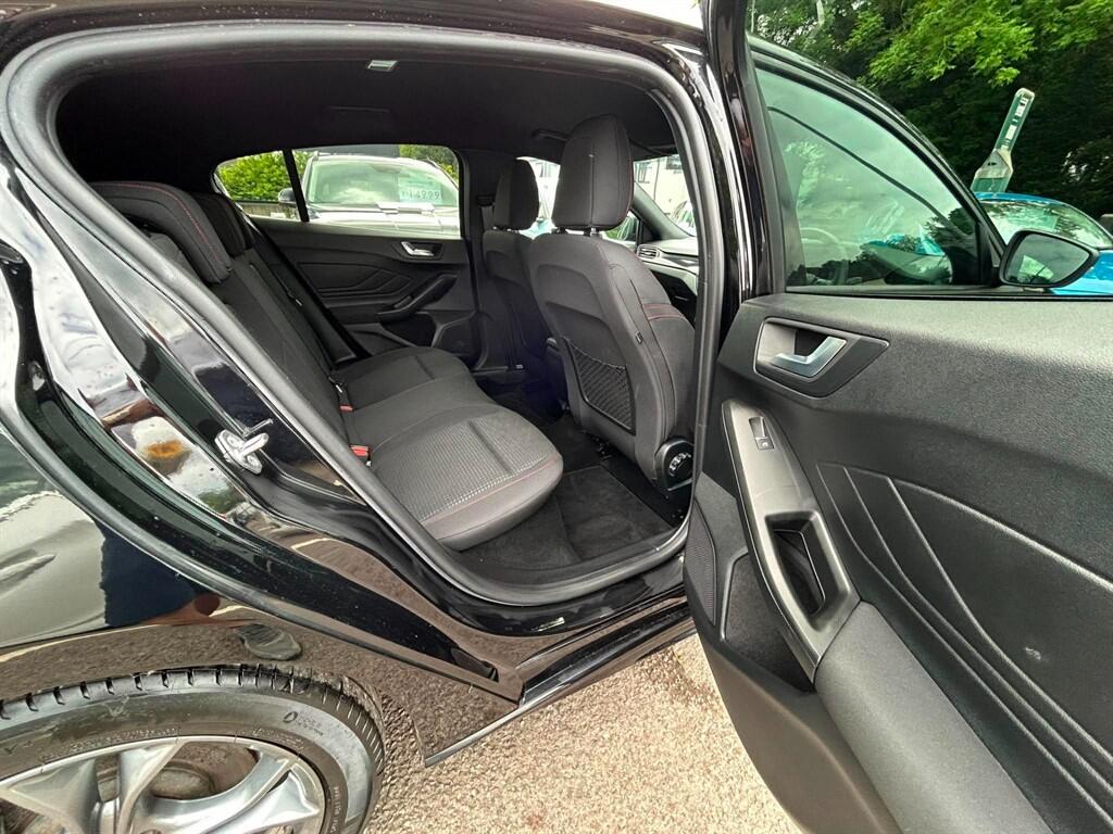 Ford Focus view 13