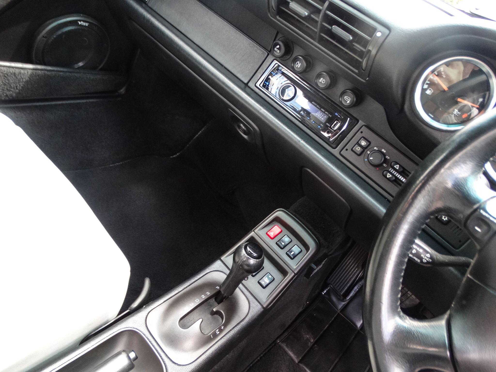 Porsche 911 view 6