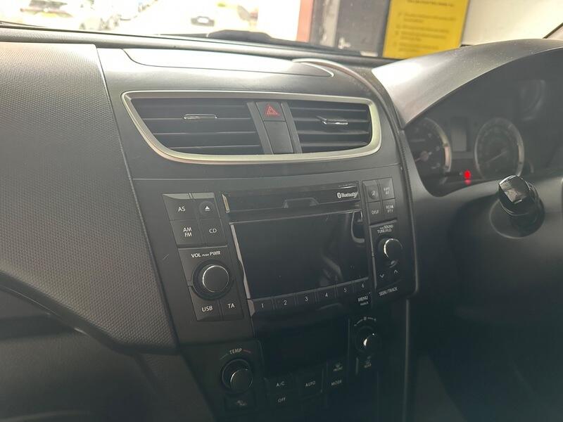 2013 Suzuki Swift image 15