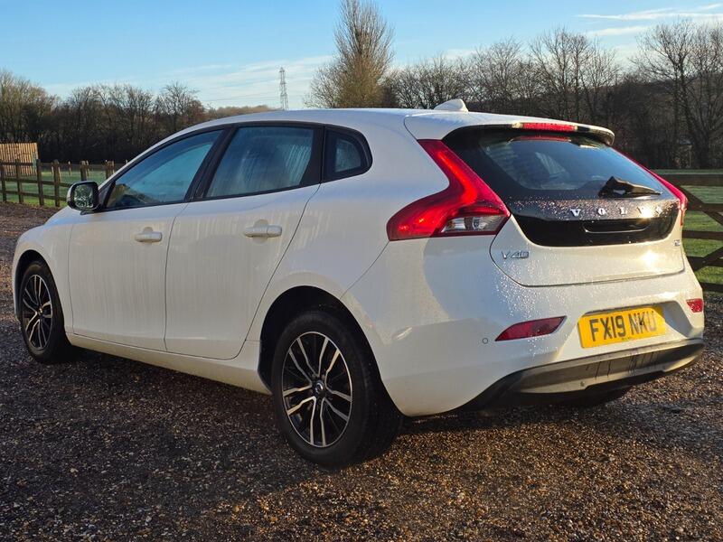2019 Volvo V40 2.0 T2 R-Design Edition Euro 6 (s/s) 5dr • 129,000 miles image 10