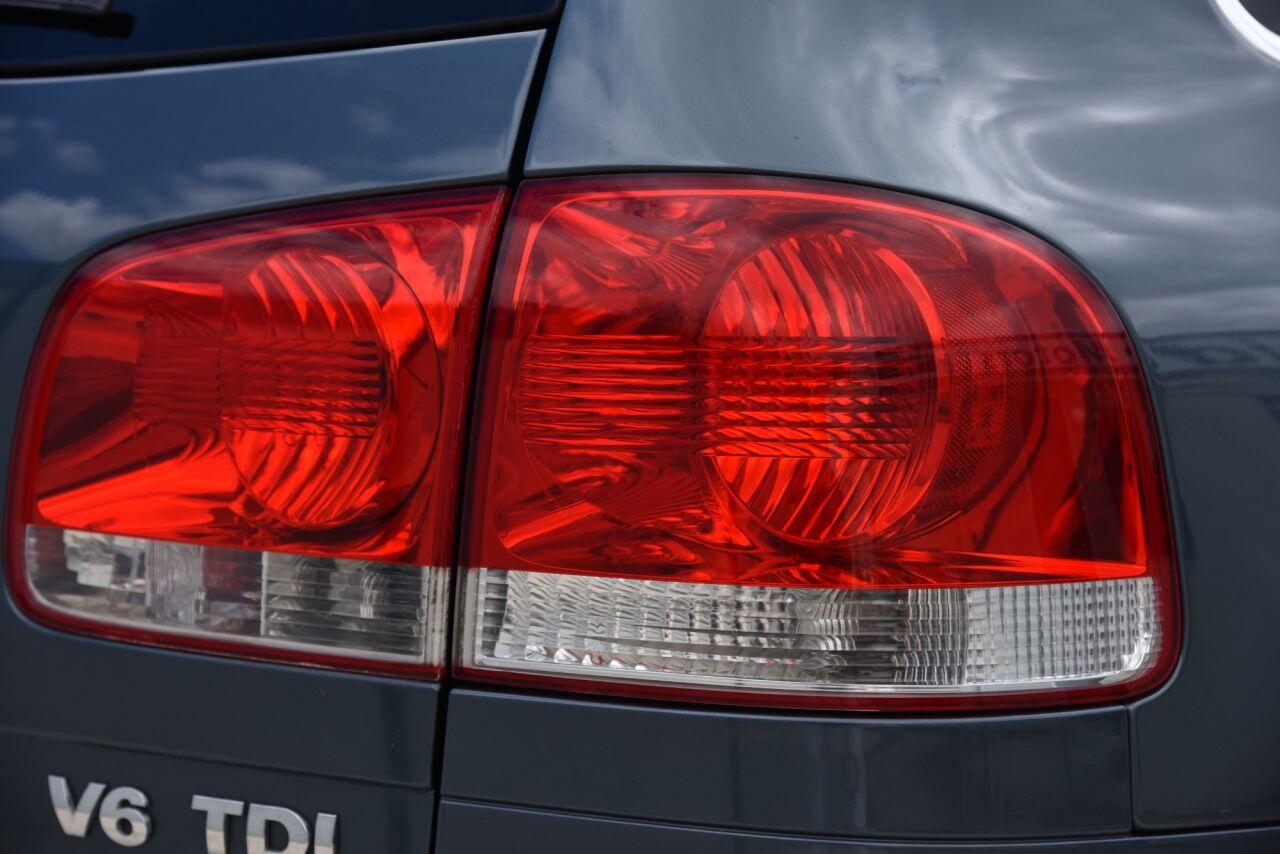 Volkswagen Touareg view 16