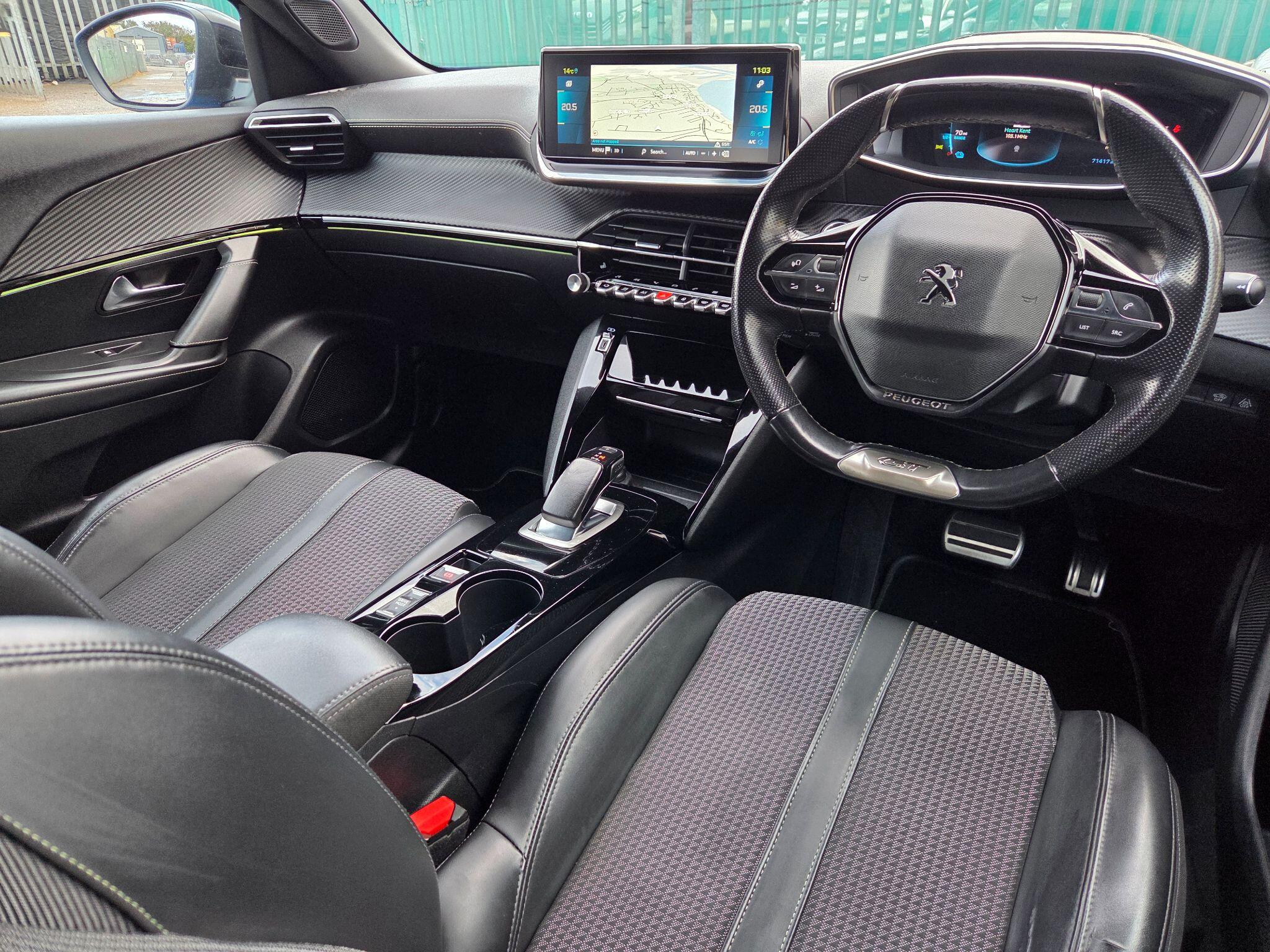 Peugeot e-2008 view 13