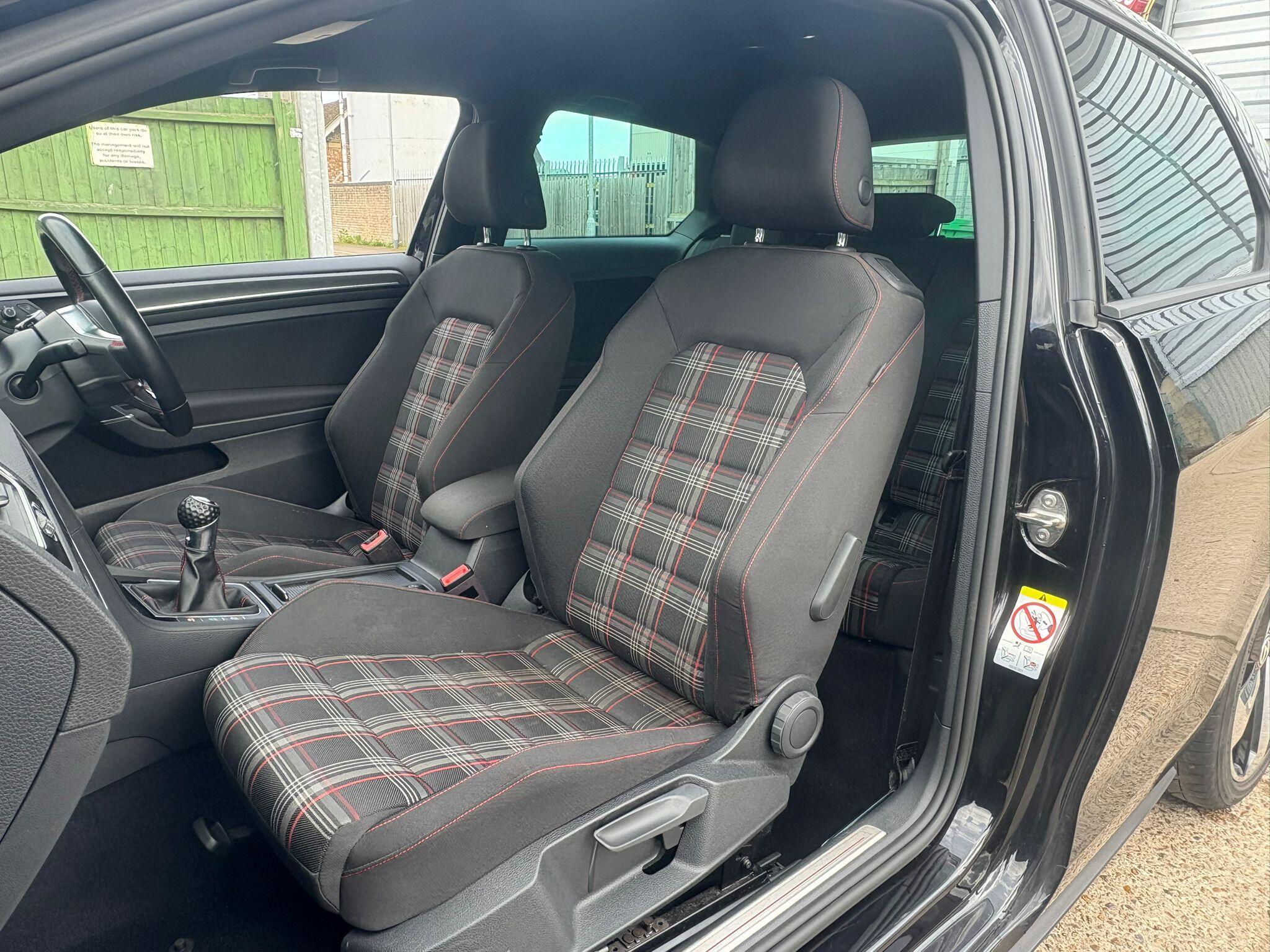 Volkswagen Golf view 21