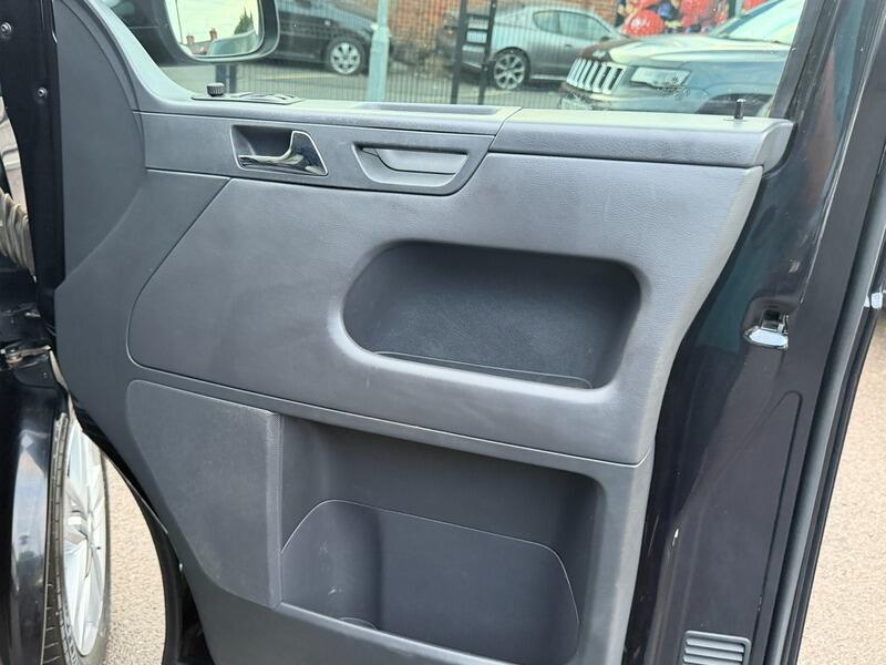 Volkswagen Caravelle view 45