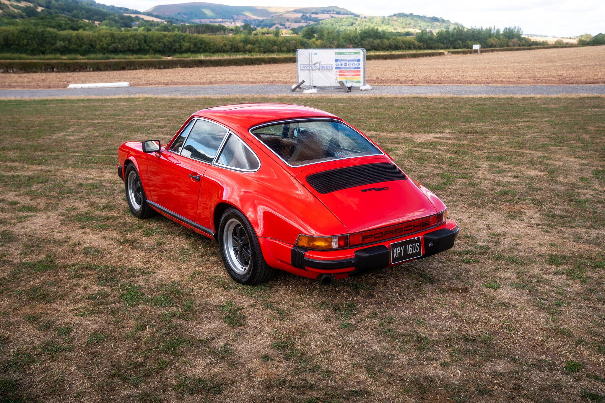 Porsche 911 view 14