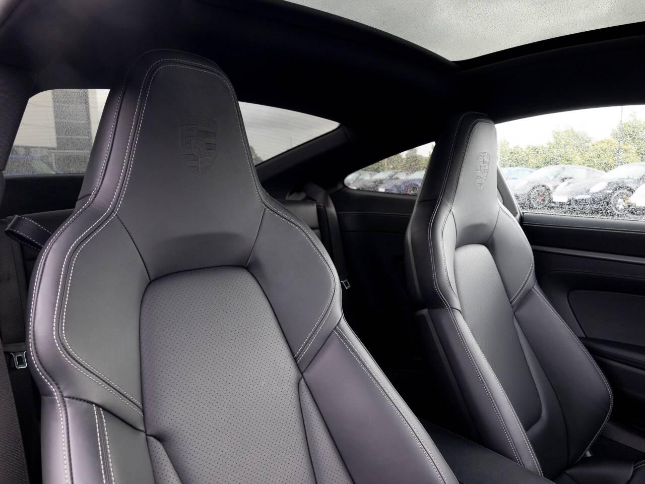 Porsche 911 view 5