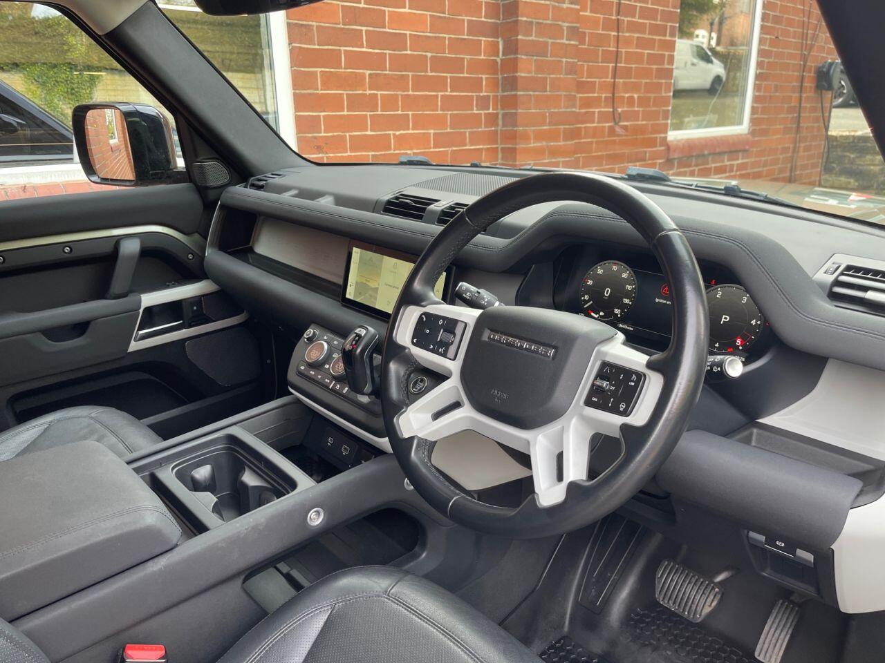 Land Rover Defender 90 view 4