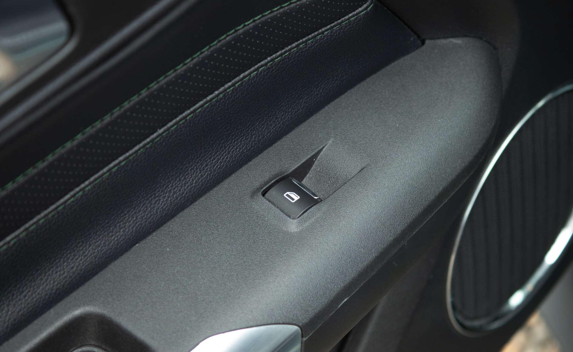 Ford Mustang view 34