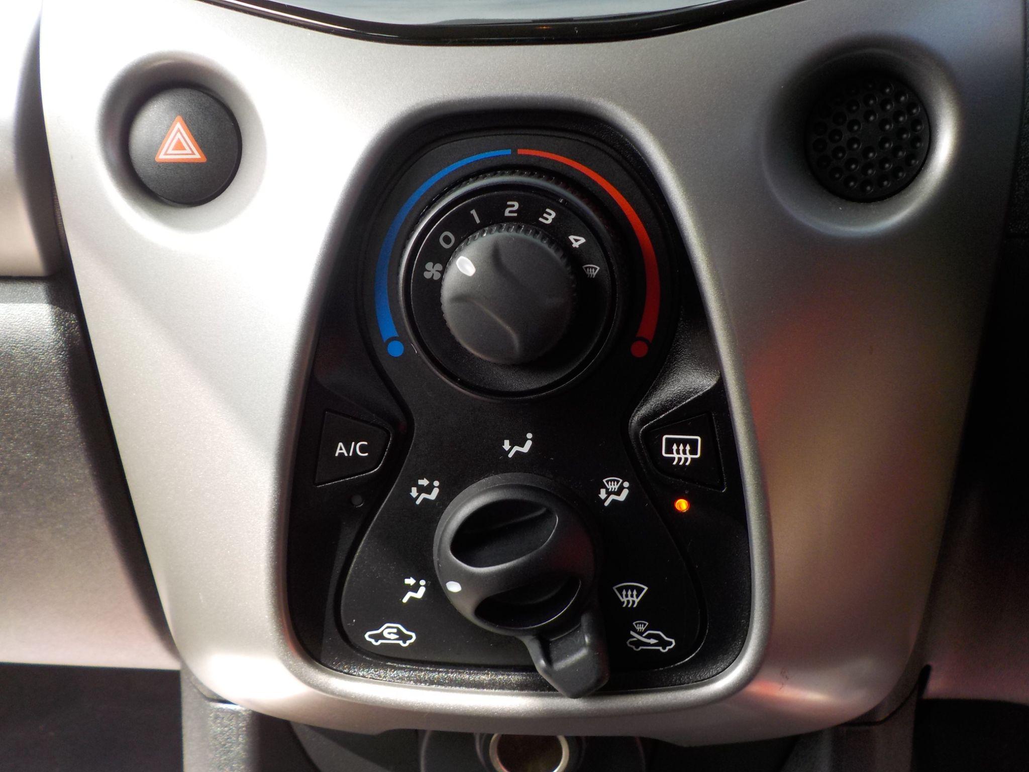 Peugeot 108 1.0 Active Euro 6 5dr