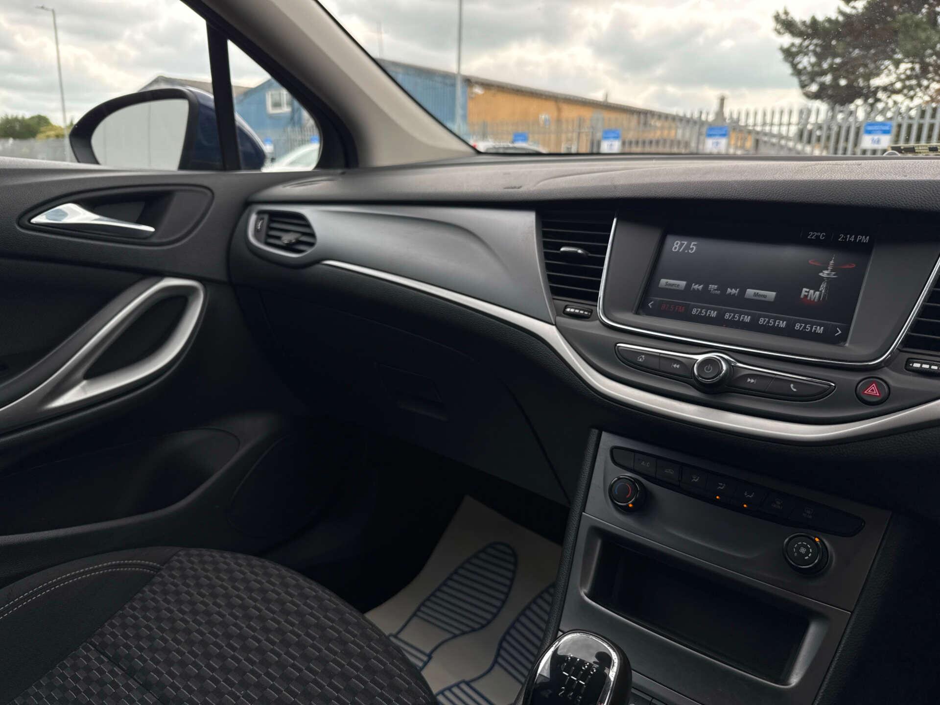 Vauxhall Astra view 64