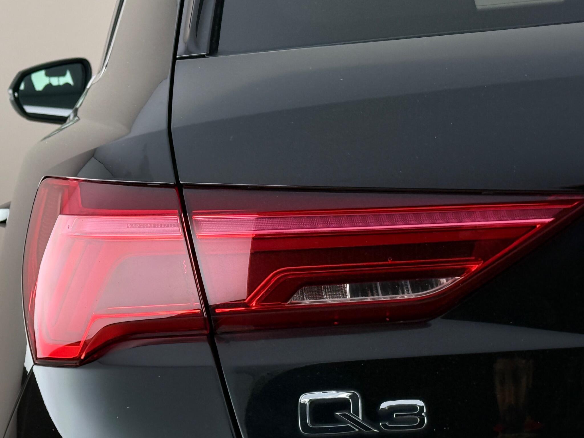 Audi Q3 view 10