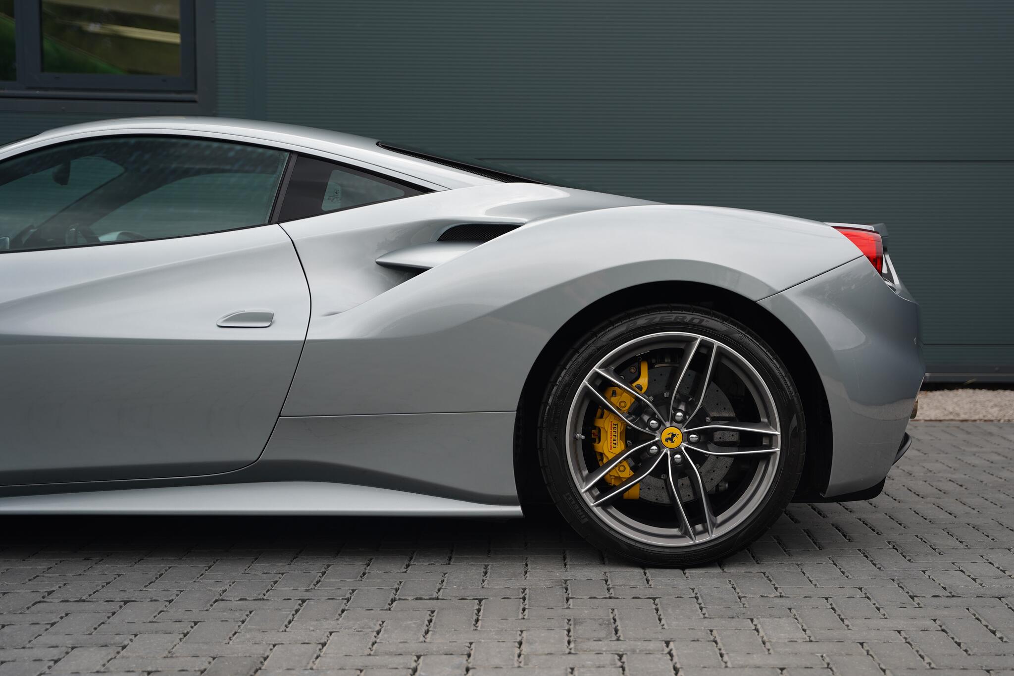 Ferrari 488 view 10