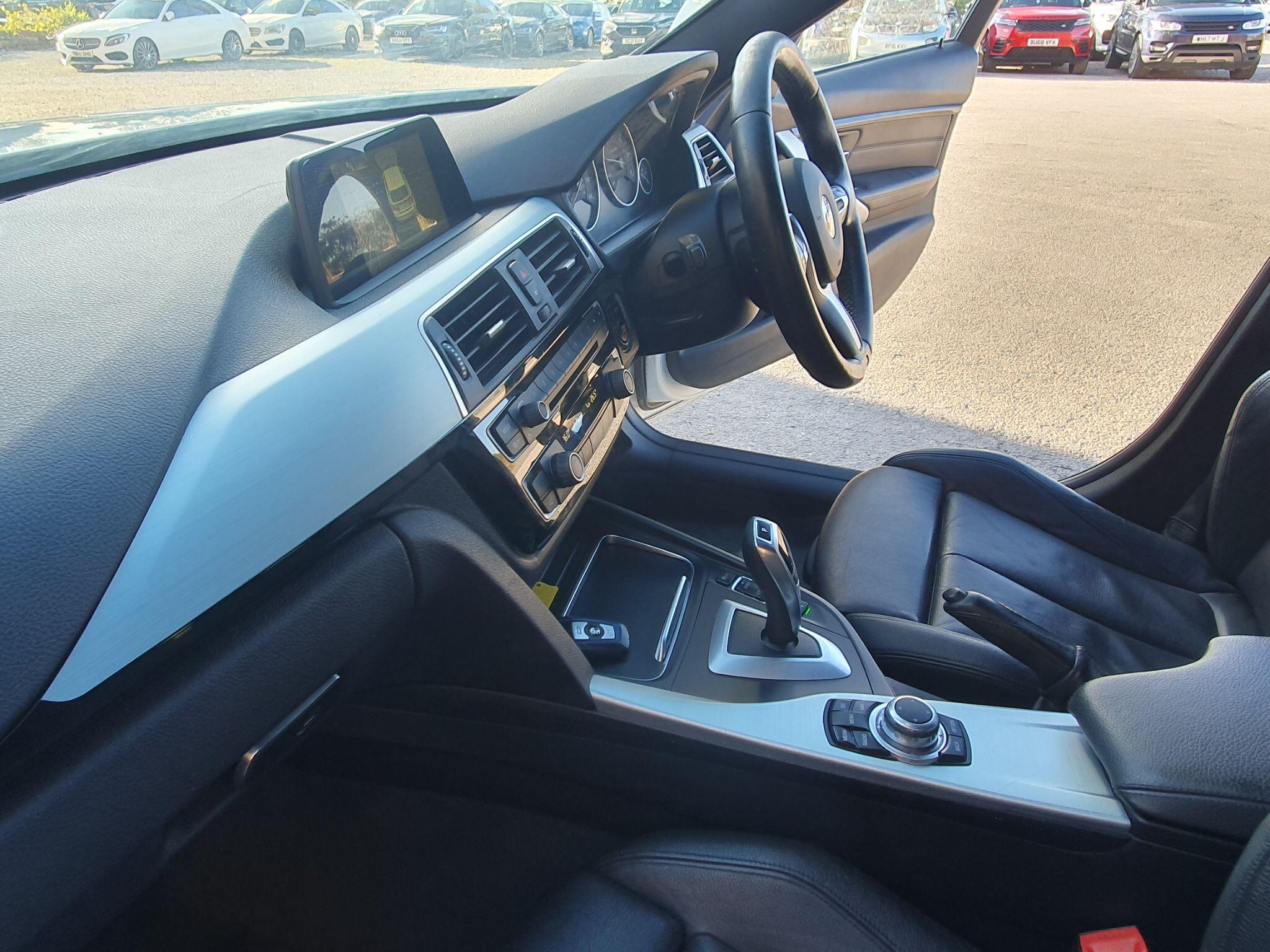 BMW 3 Series view 17