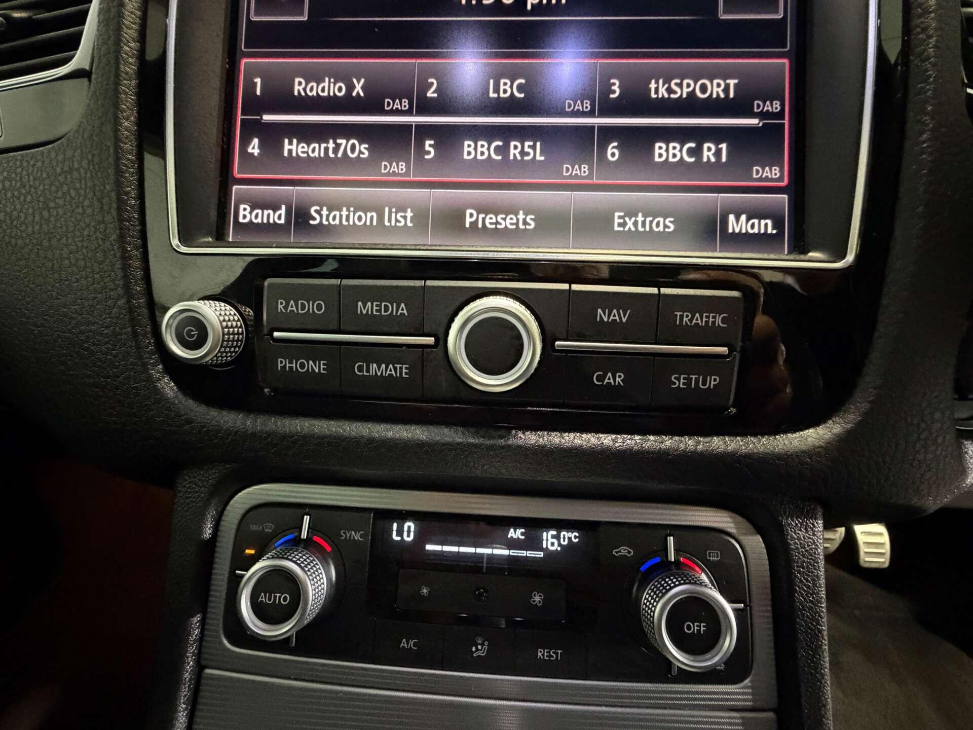 Volkswagen Touareg view 43