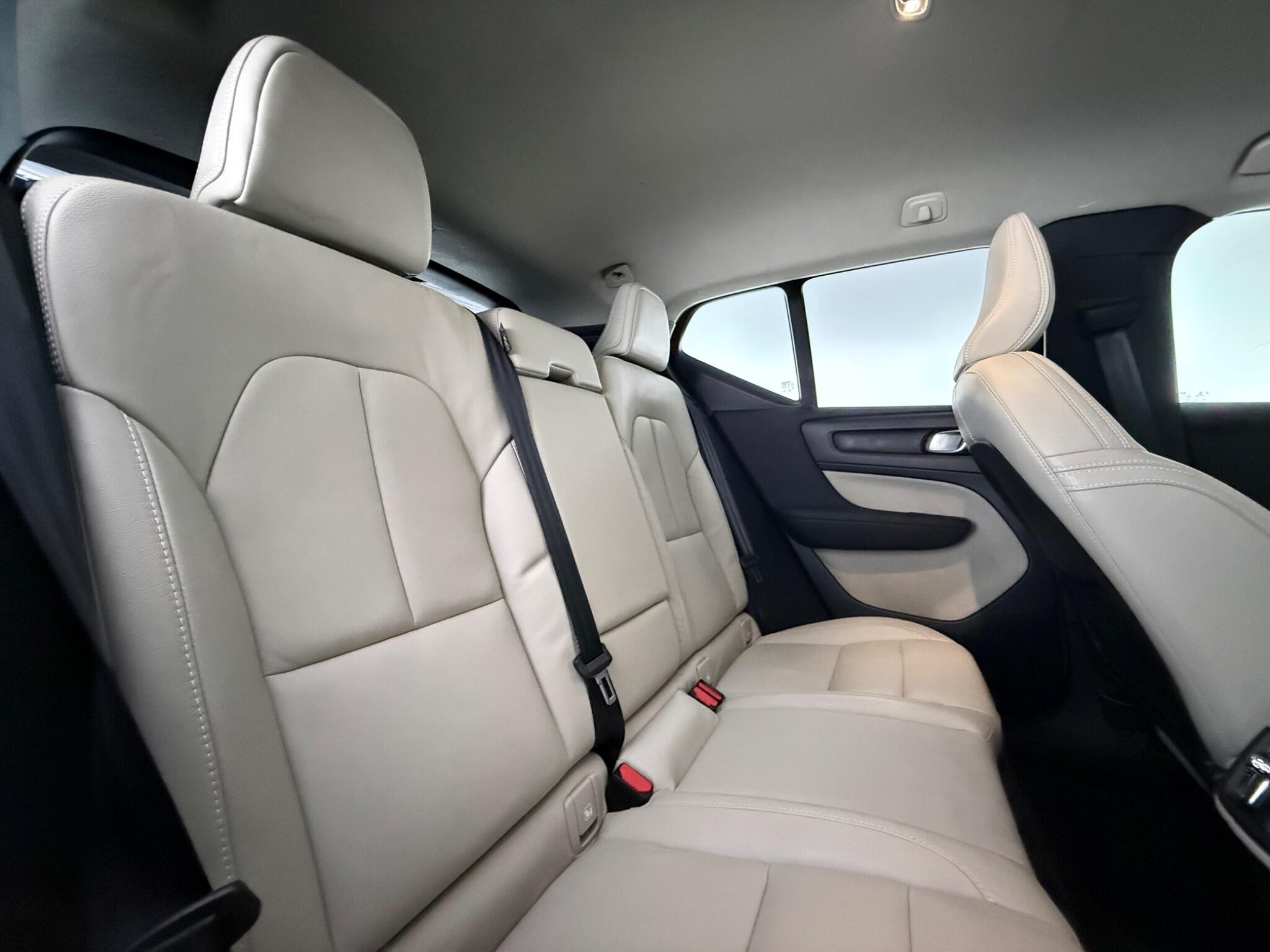 Volvo XC40 view 41