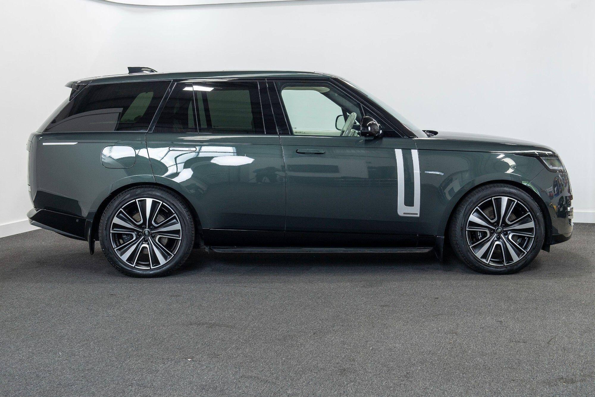 Land Rover Range Rover view 3