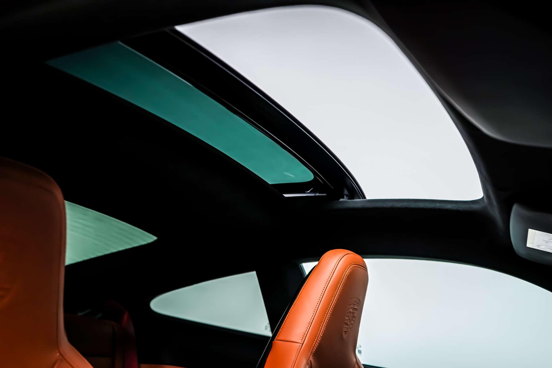 Porsche 911 view 3