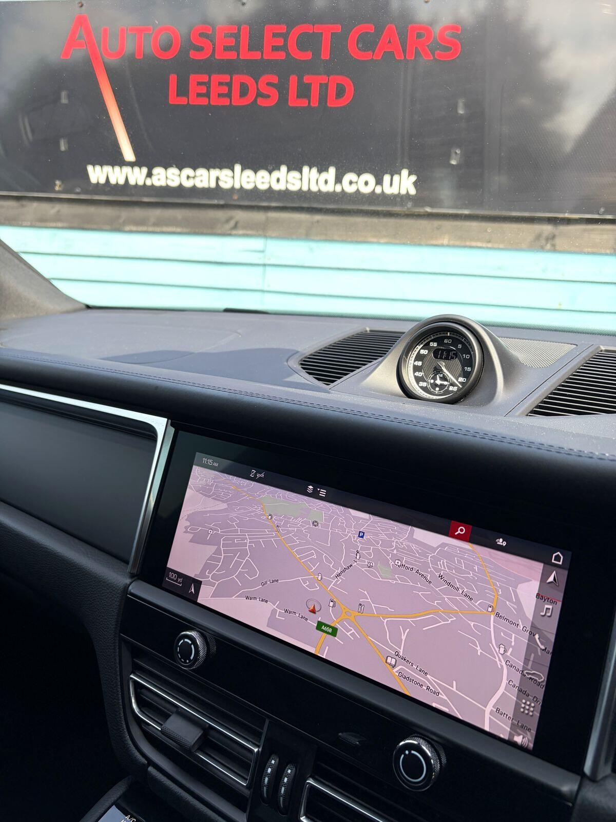 Porsche Macan view 23