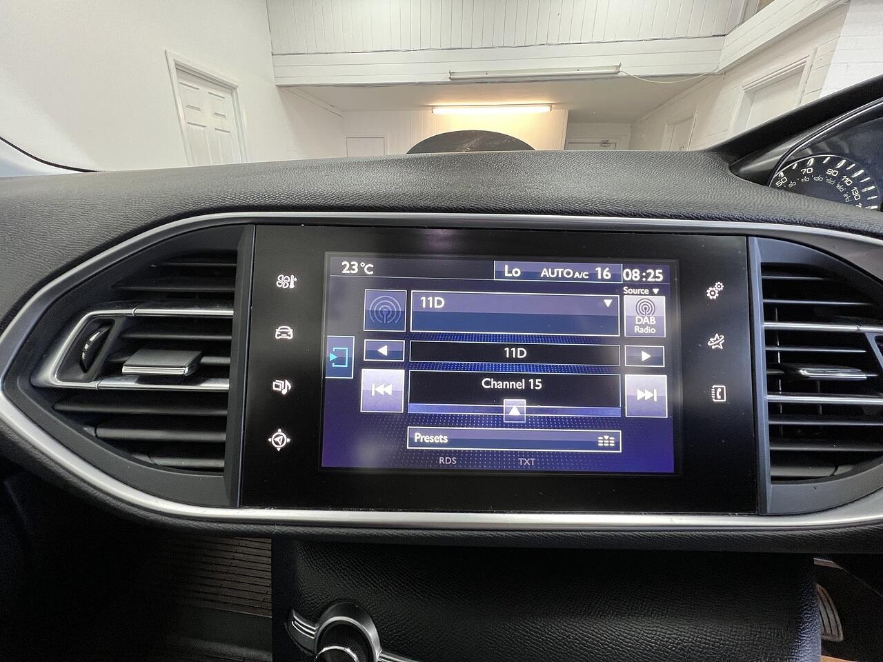 Peugeot 308 view 12