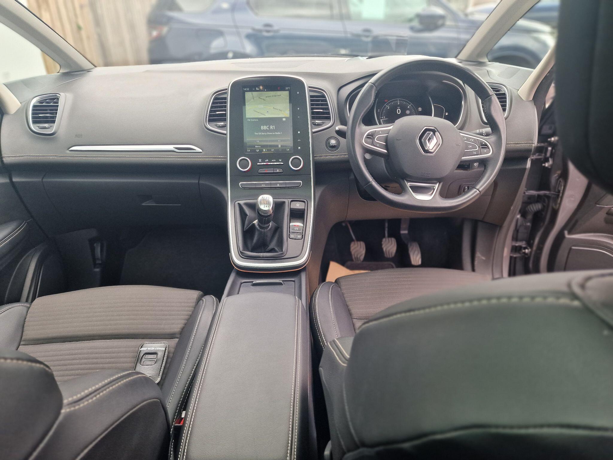 Renault Scenic view 16