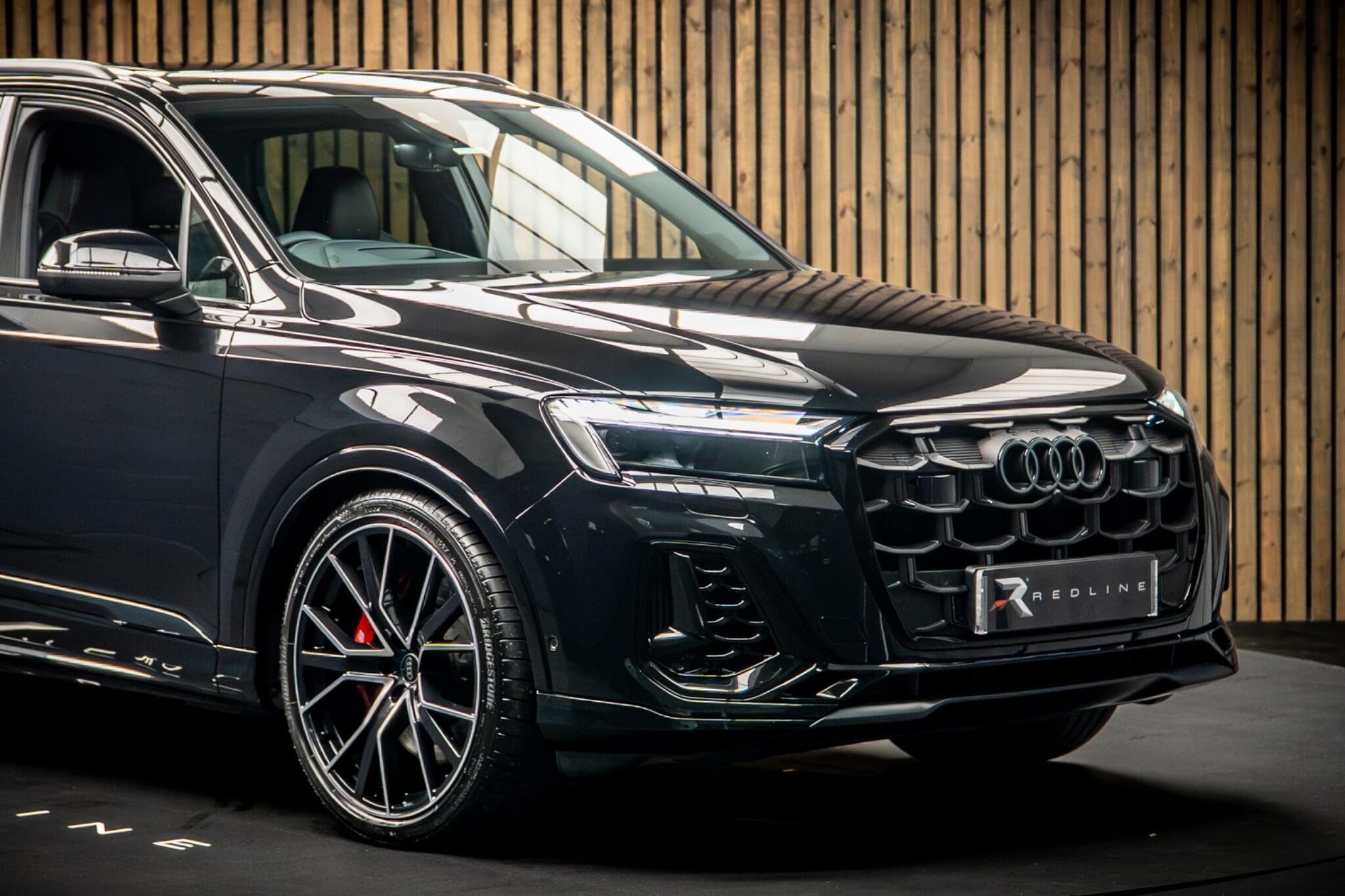 Audi SQ7 view 10