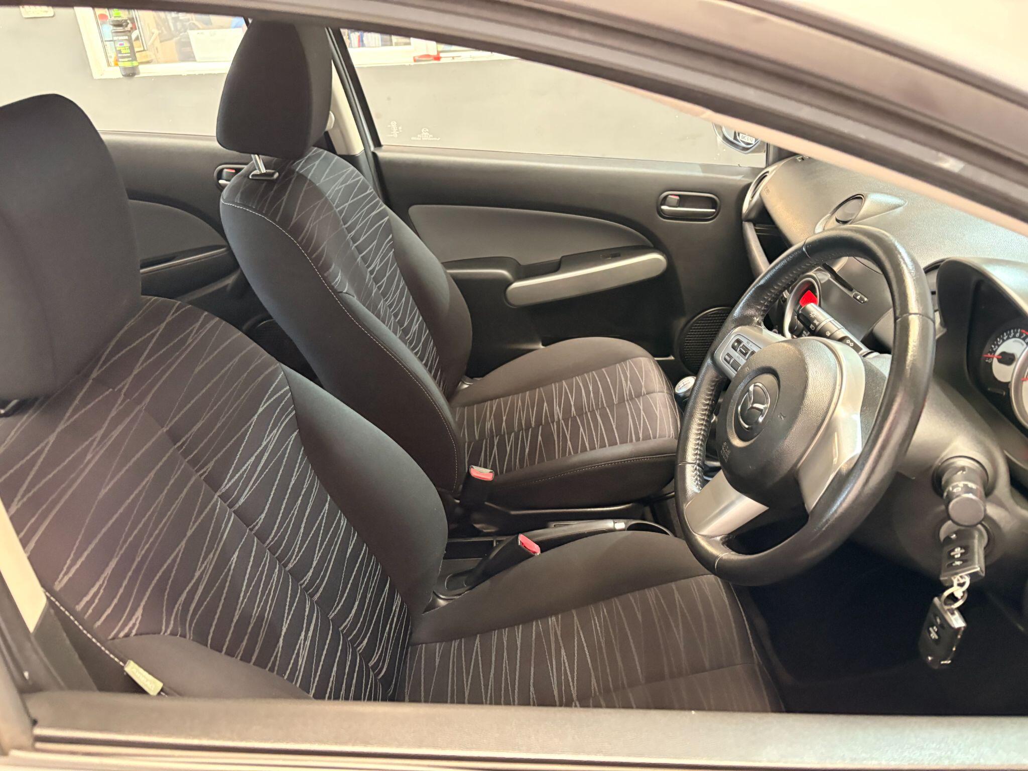 Mazda Mazda2 view 27