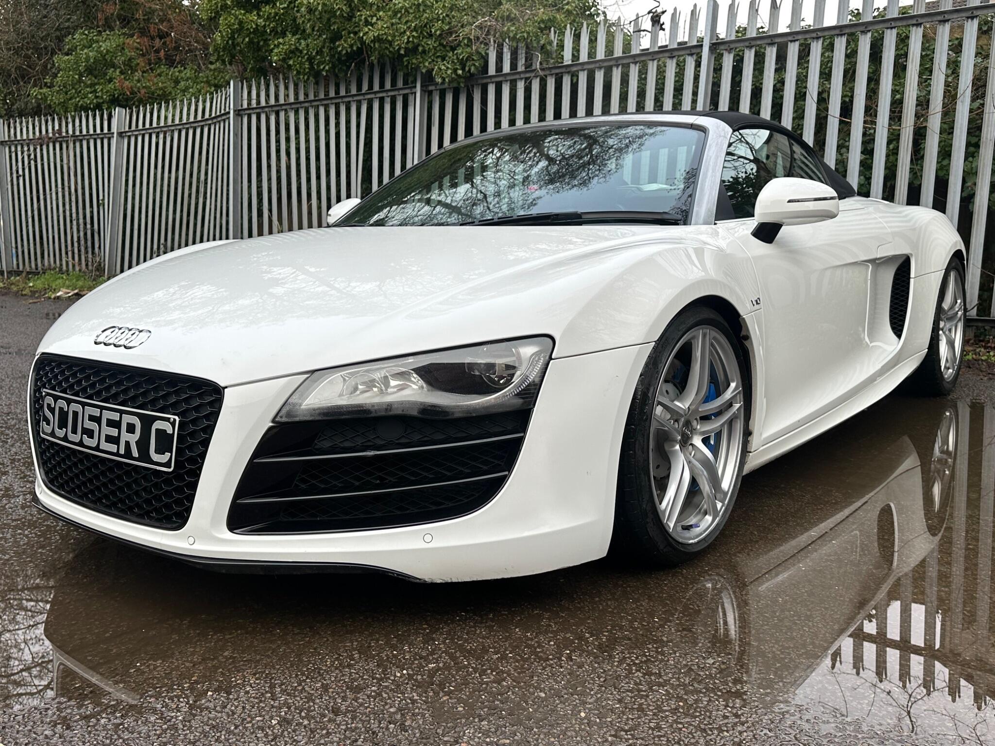Audi R8 view 2