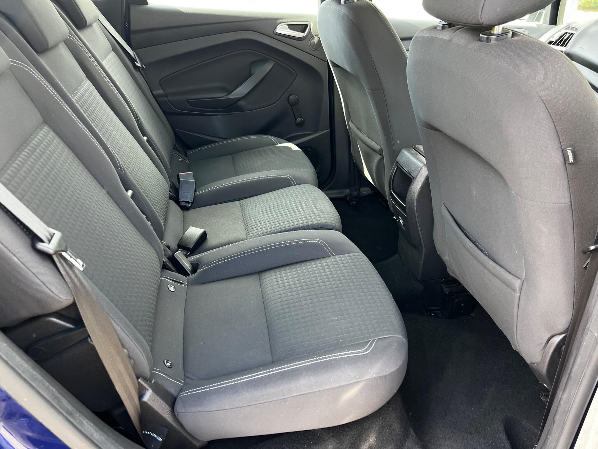 Ford C-Max view 17