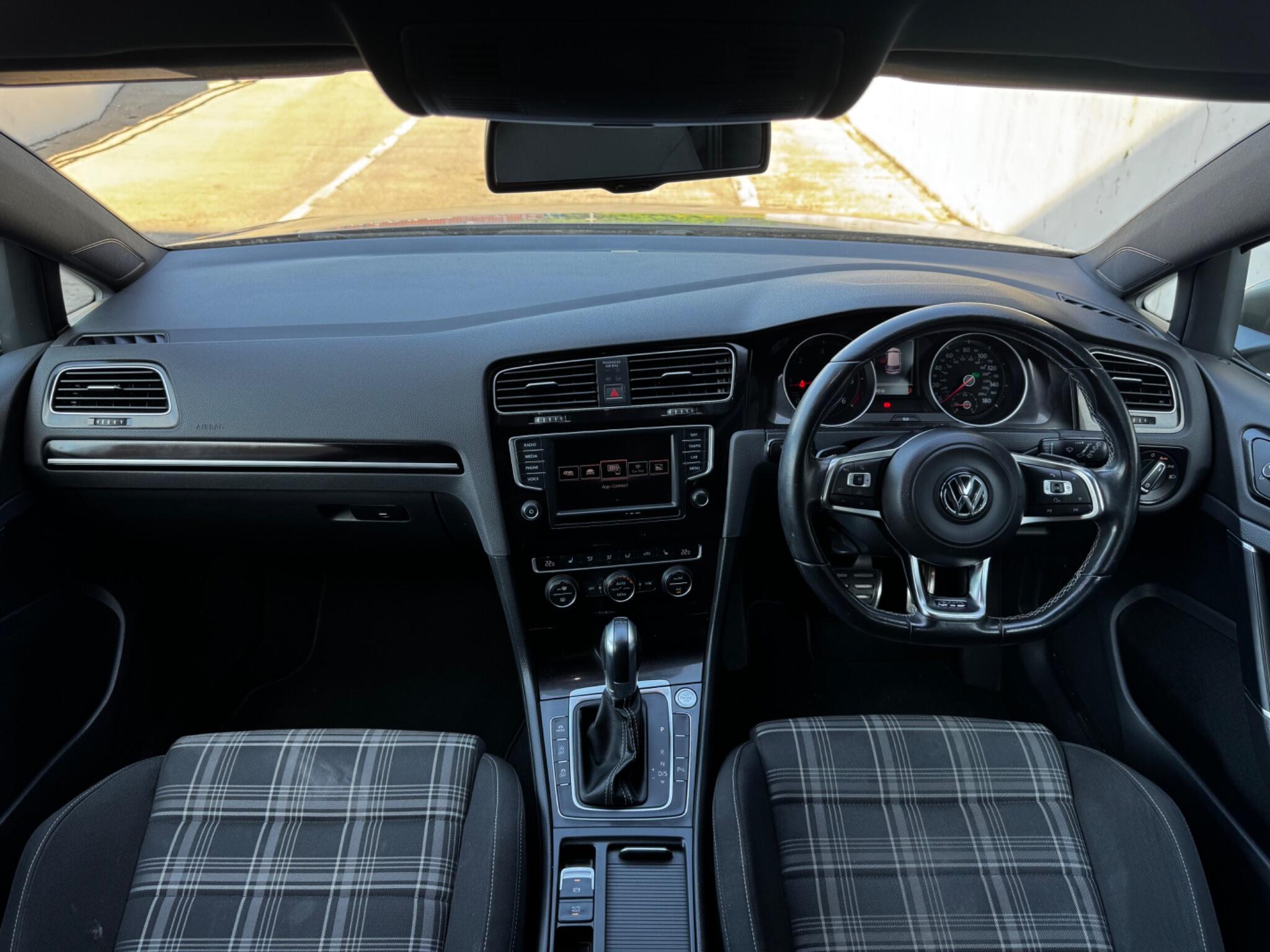 Volkswagen Golf view 18