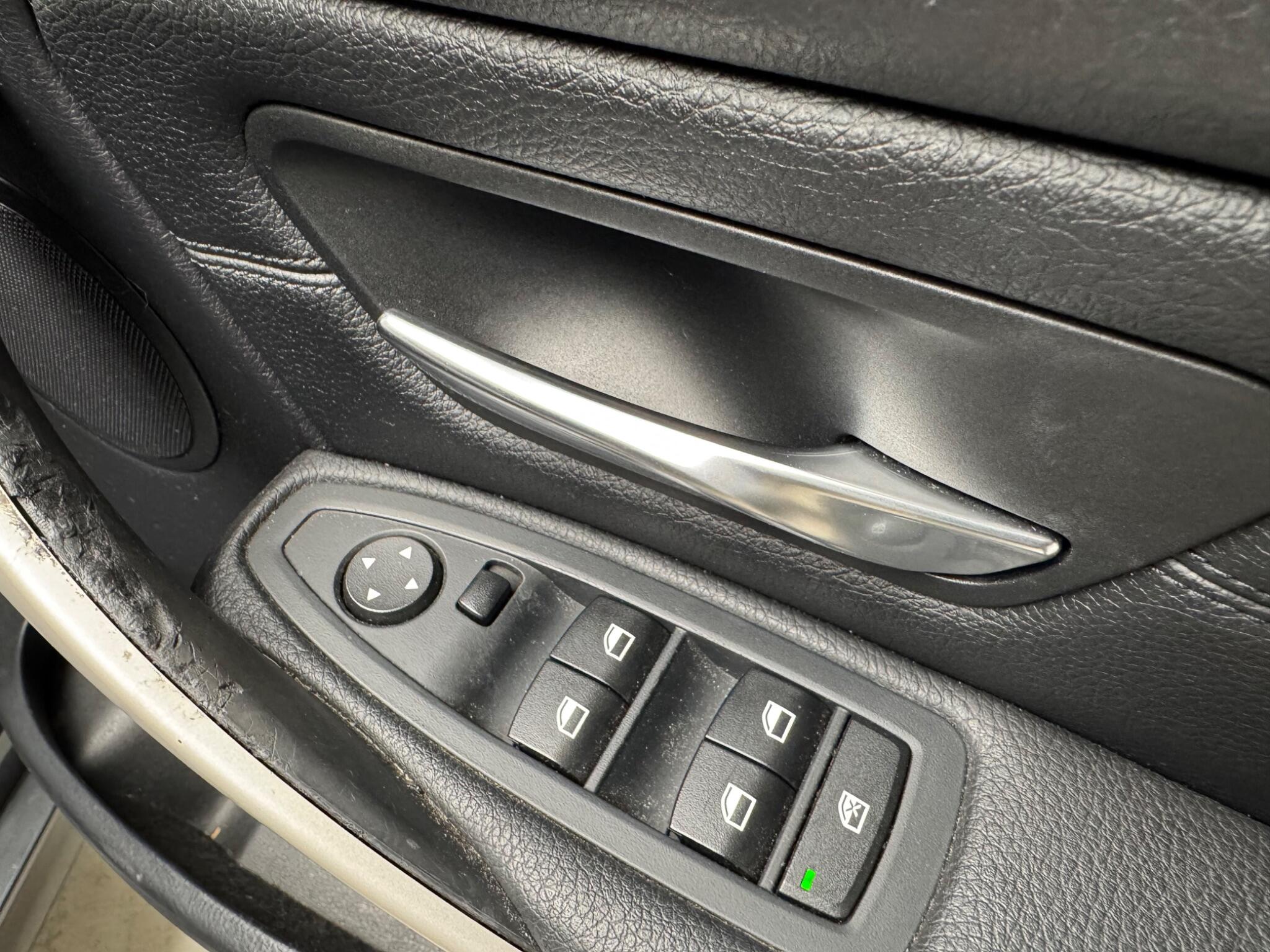 BMW 3 Series view 27