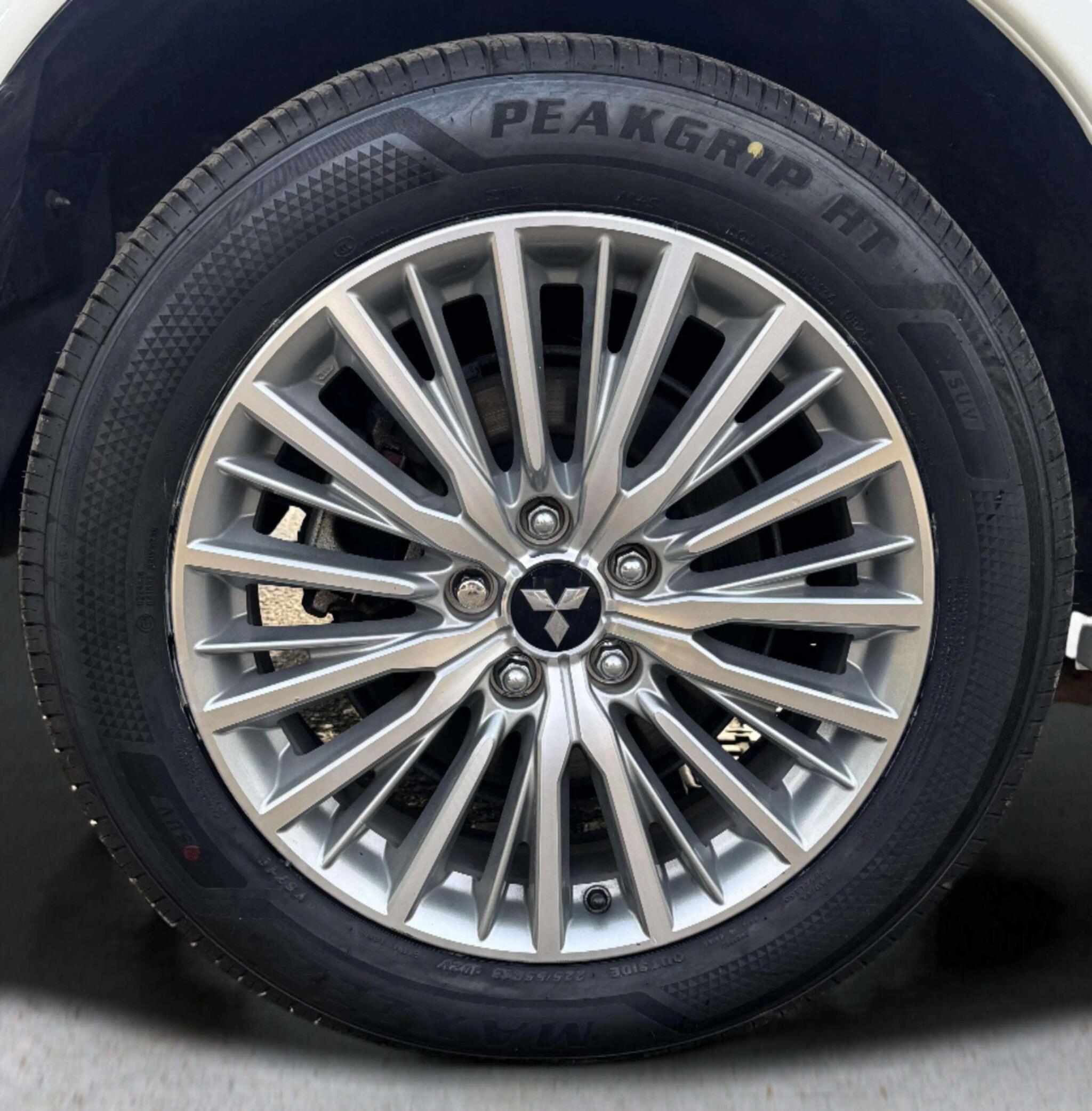 Mitsubishi Outlander view 82
