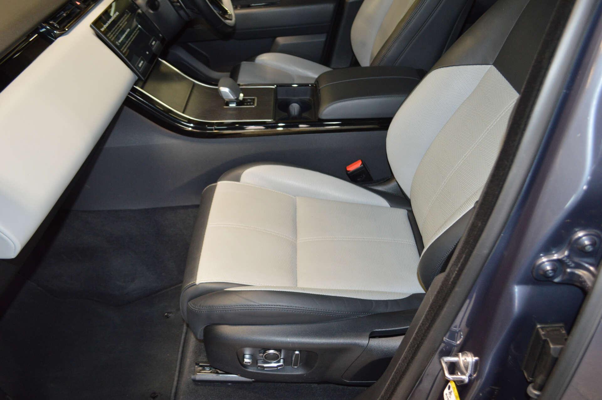 Land Rover Range Rover Velar view 14