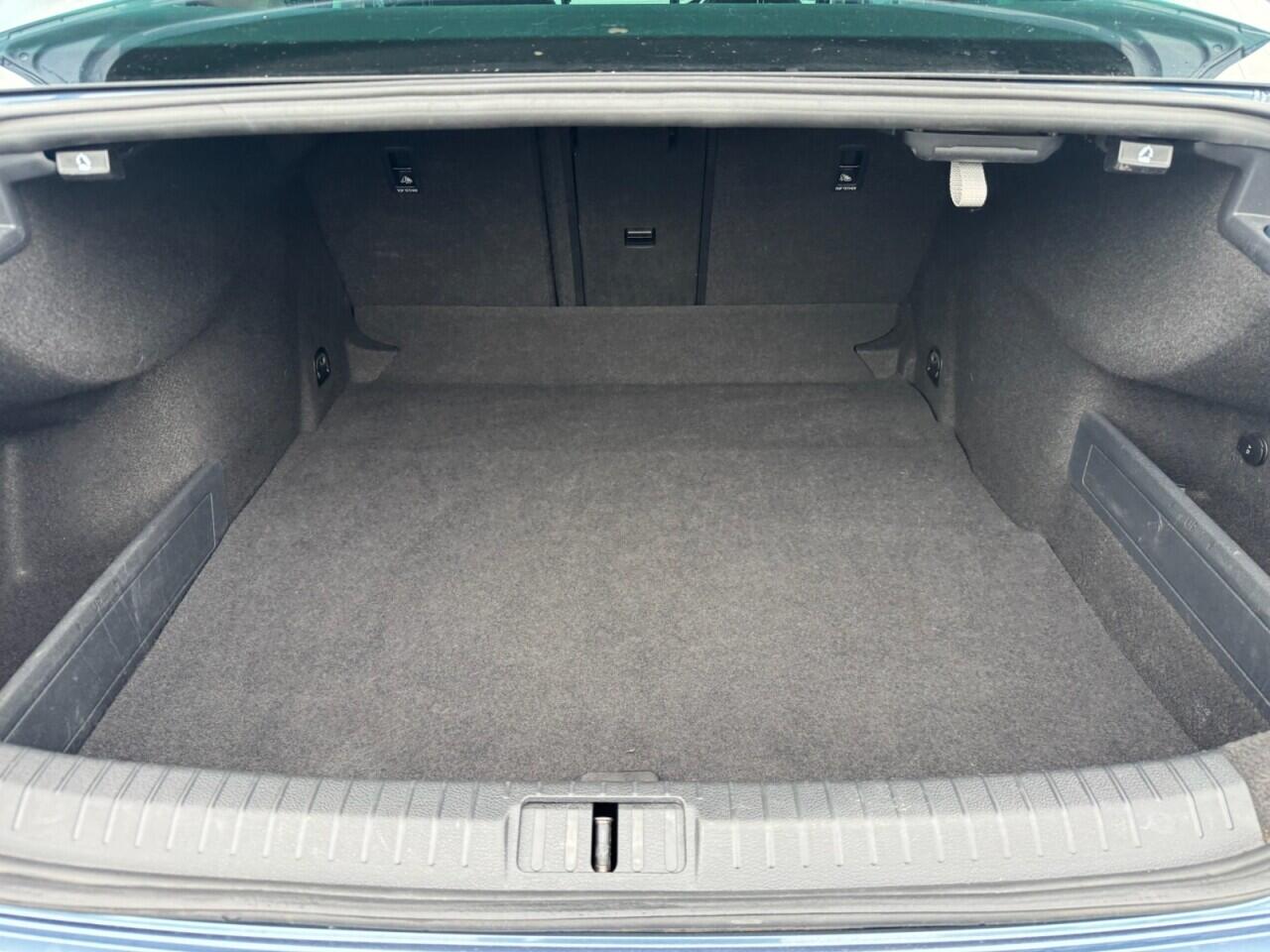 Volkswagen Passat view 10