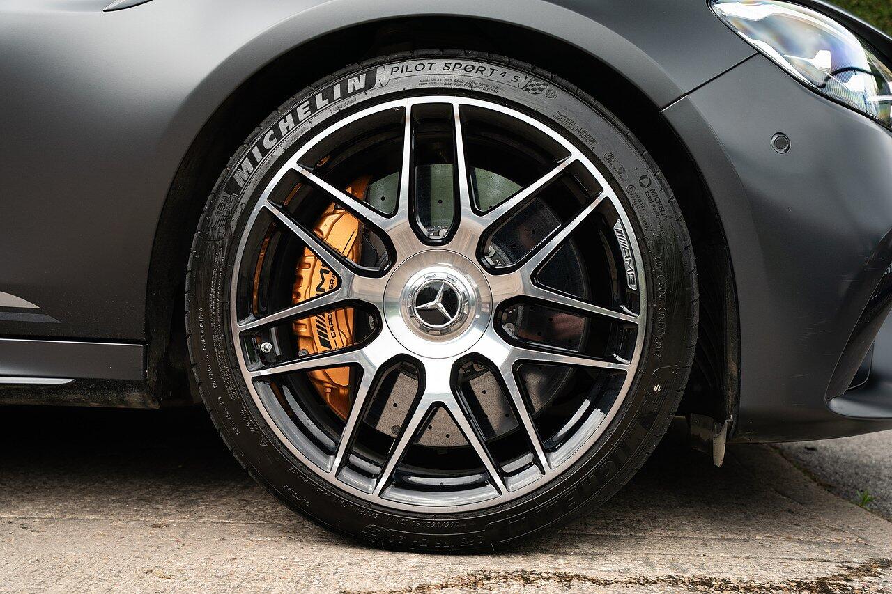 Mercedes-Benz E-Class view 25