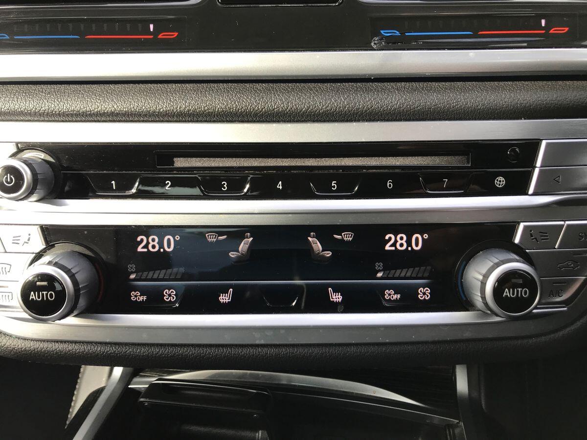 BMW 7 Series view 19
