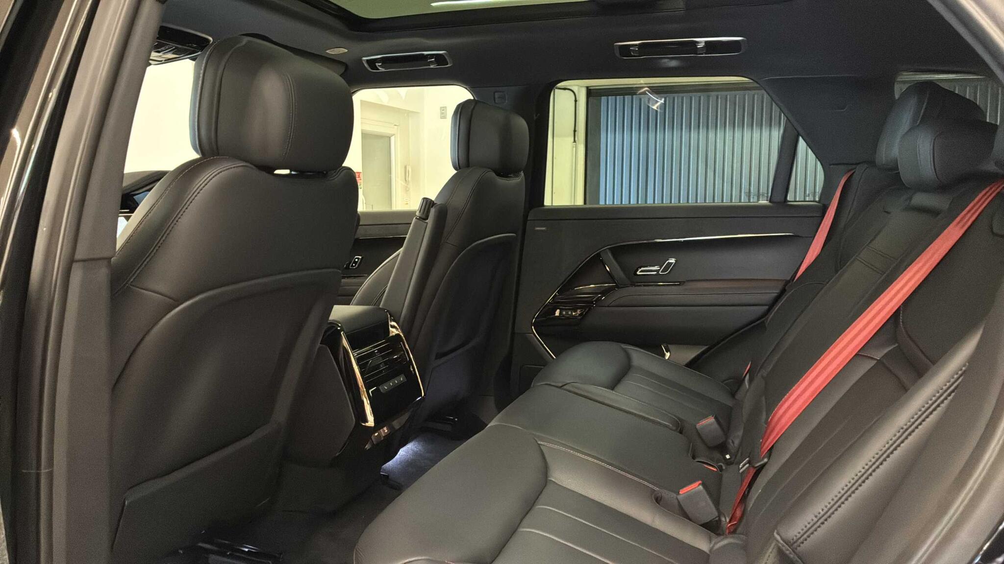 Land Rover Range Rover Sport view 4