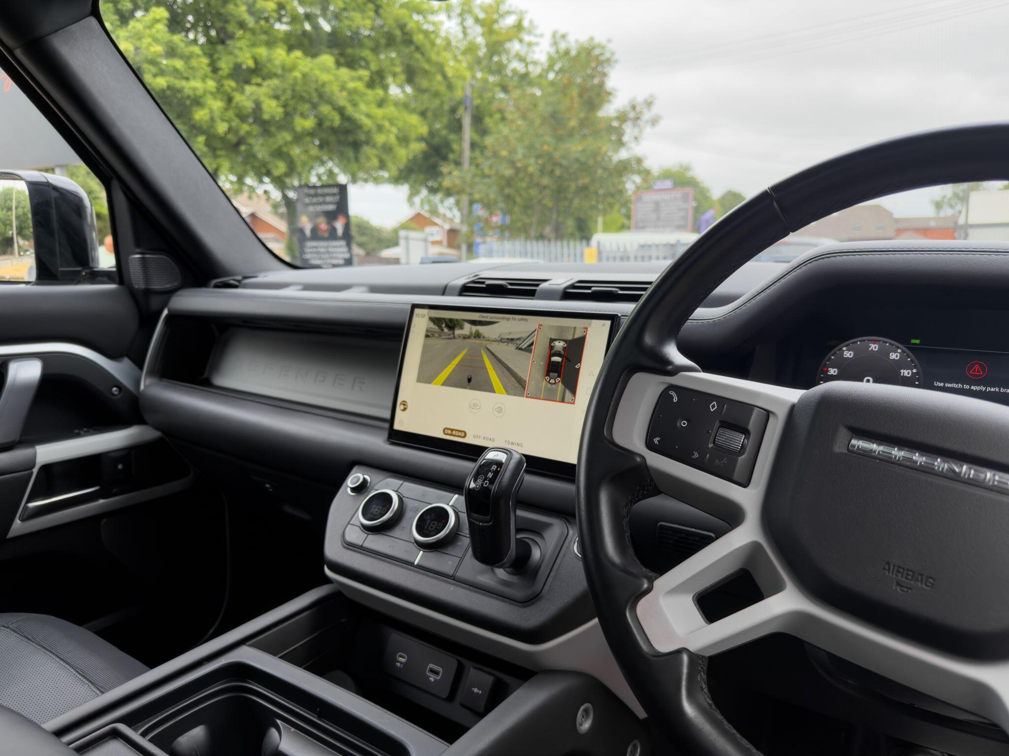 Land Rover Defender 110 view 5