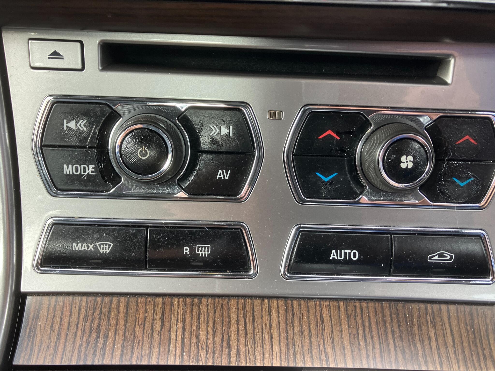 Jaguar XF view 17