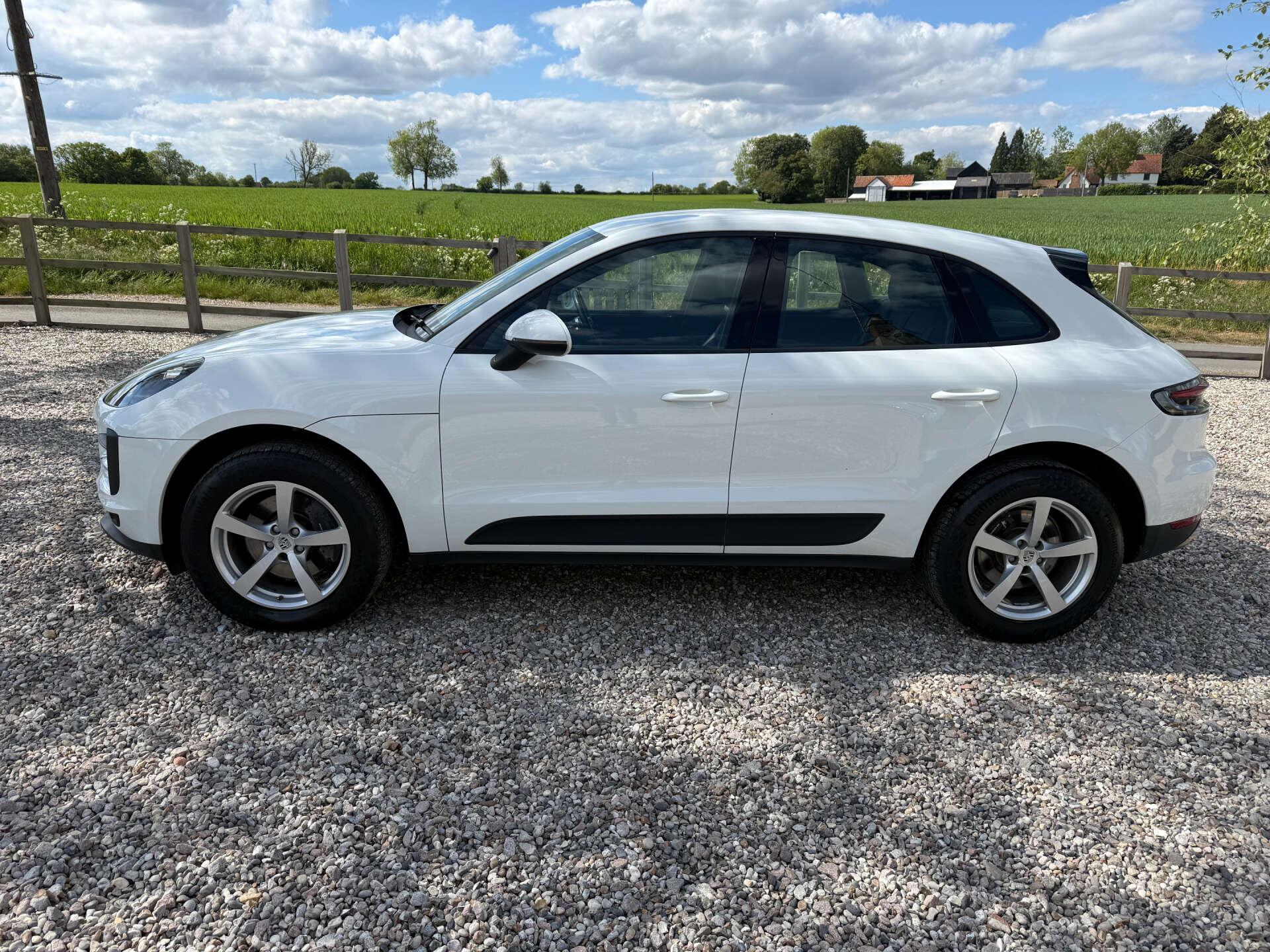 Porsche Macan view 5