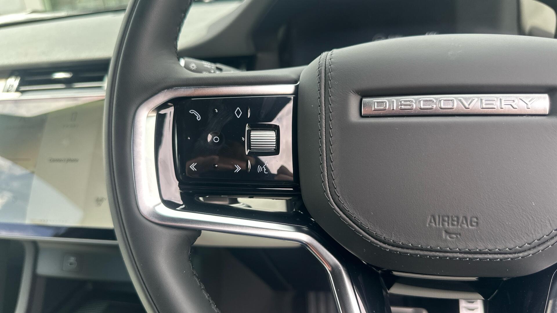 Land Rover Discovery Sport view 39