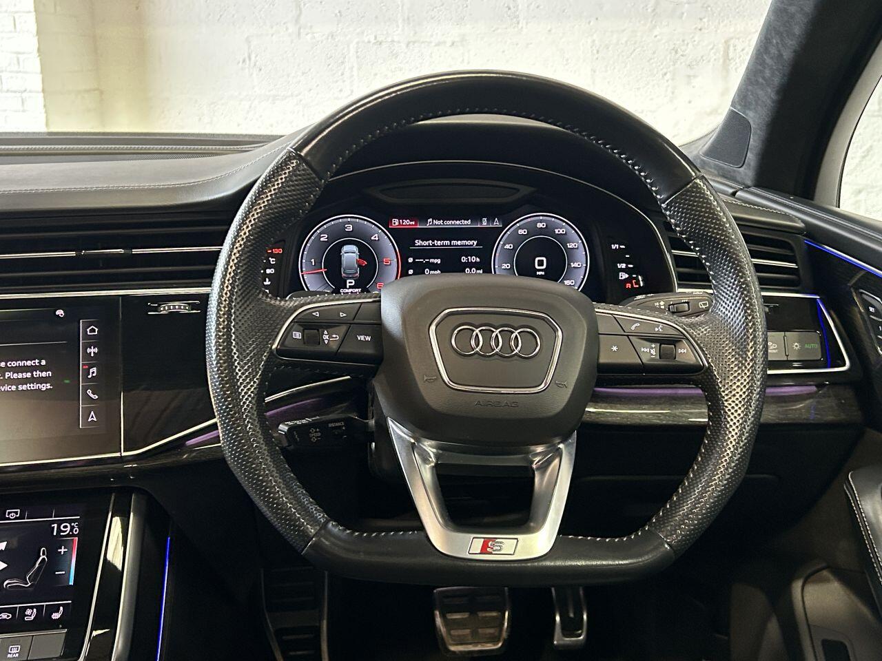 Audi Q7 view 42