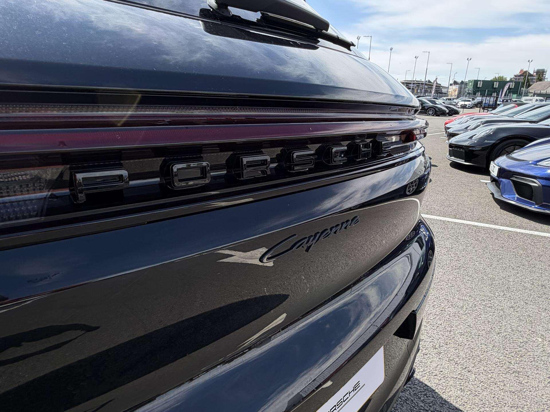 Porsche Cayenne view 31
