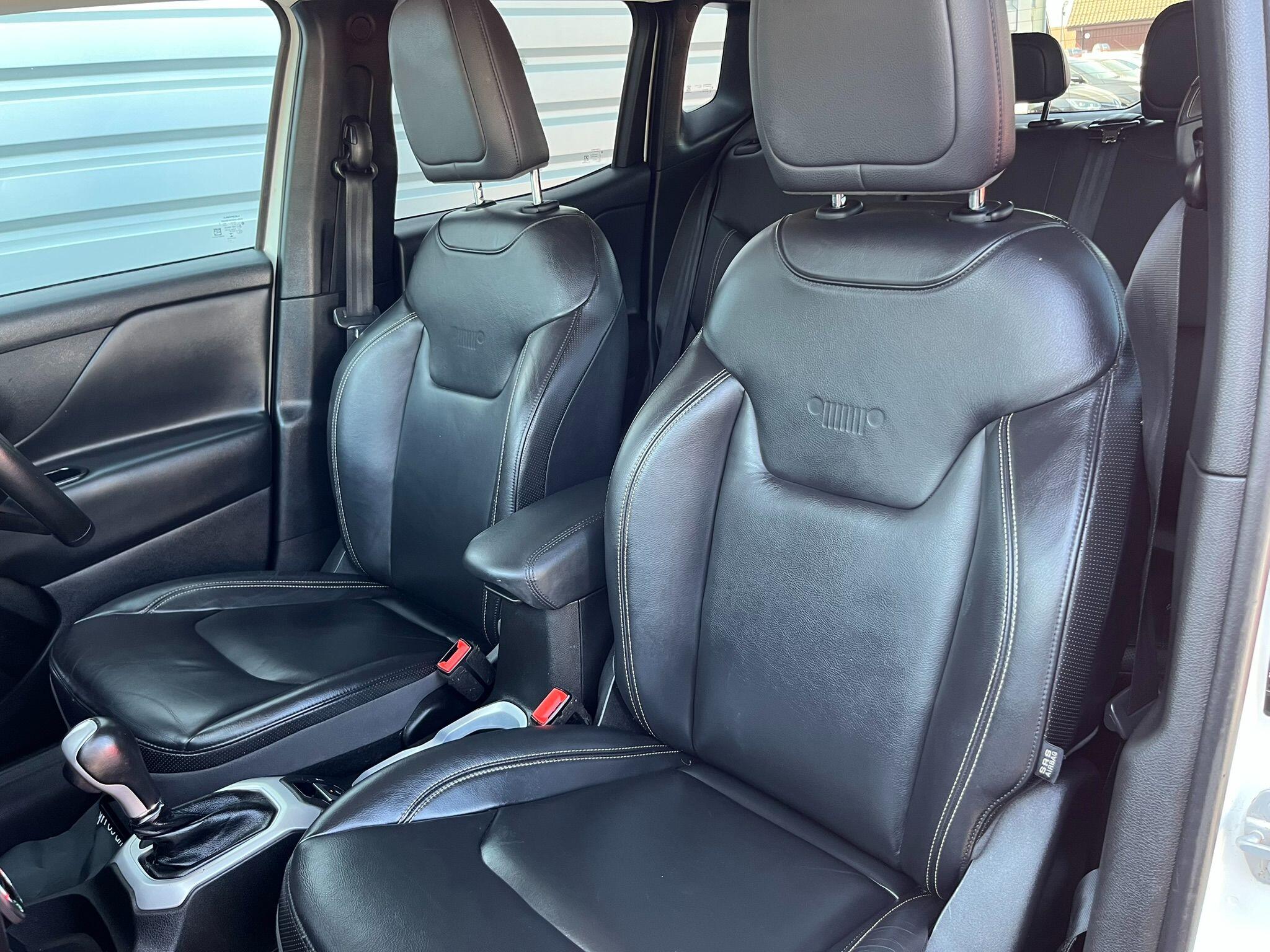 Jeep Renegade view 31