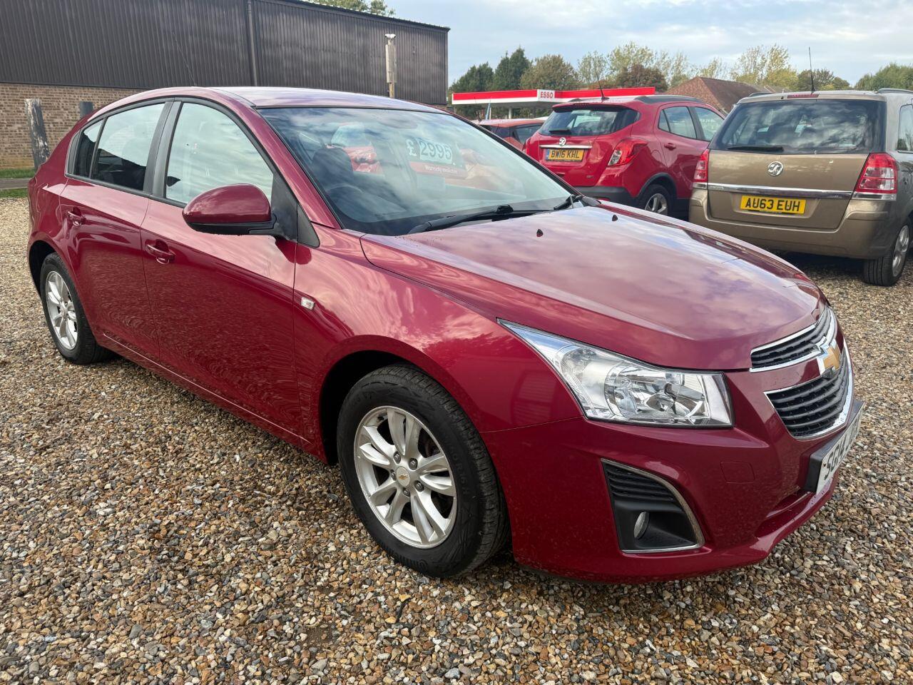 Chevrolet Cruze view 2