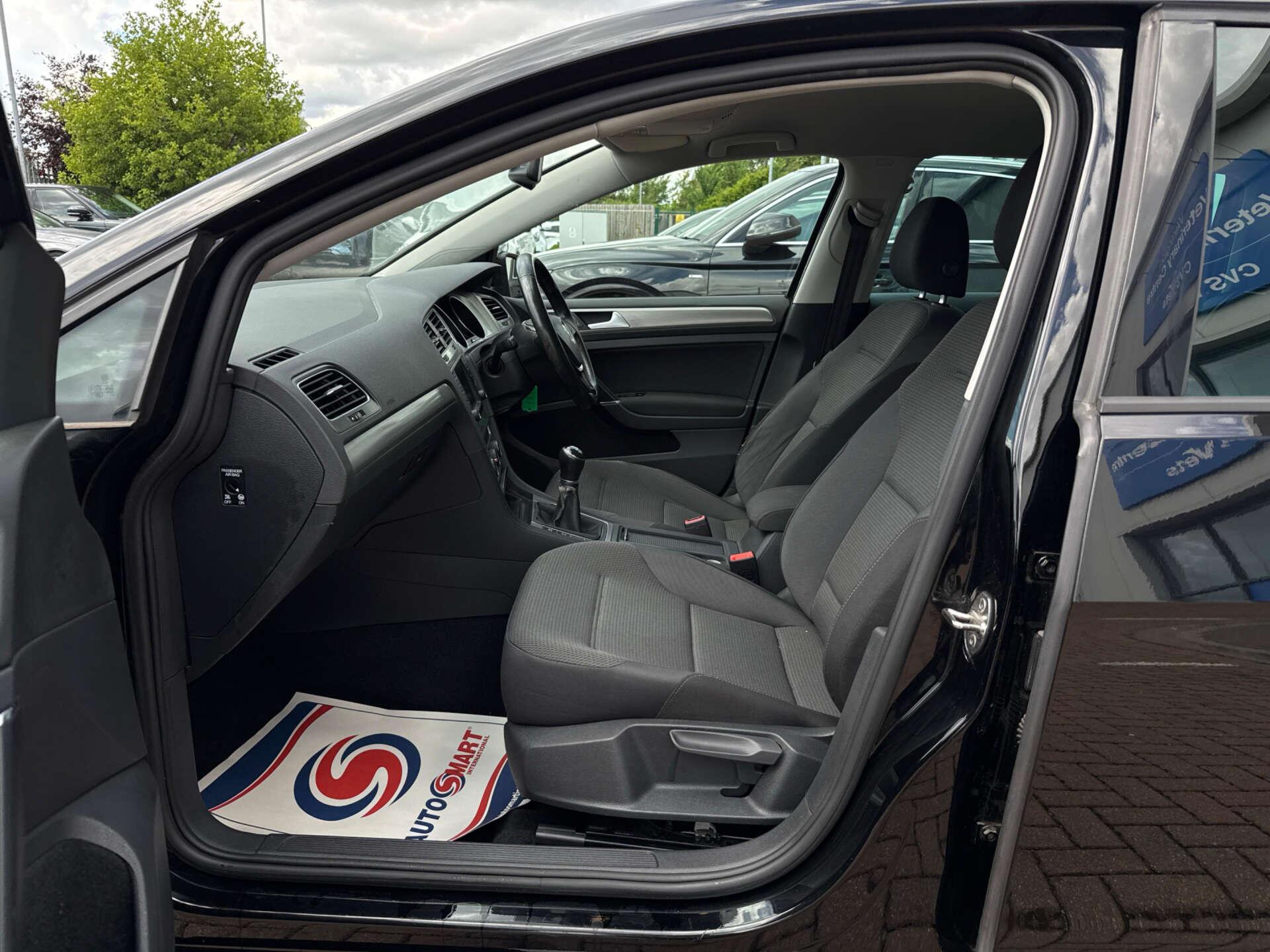 Volkswagen Golf view 60