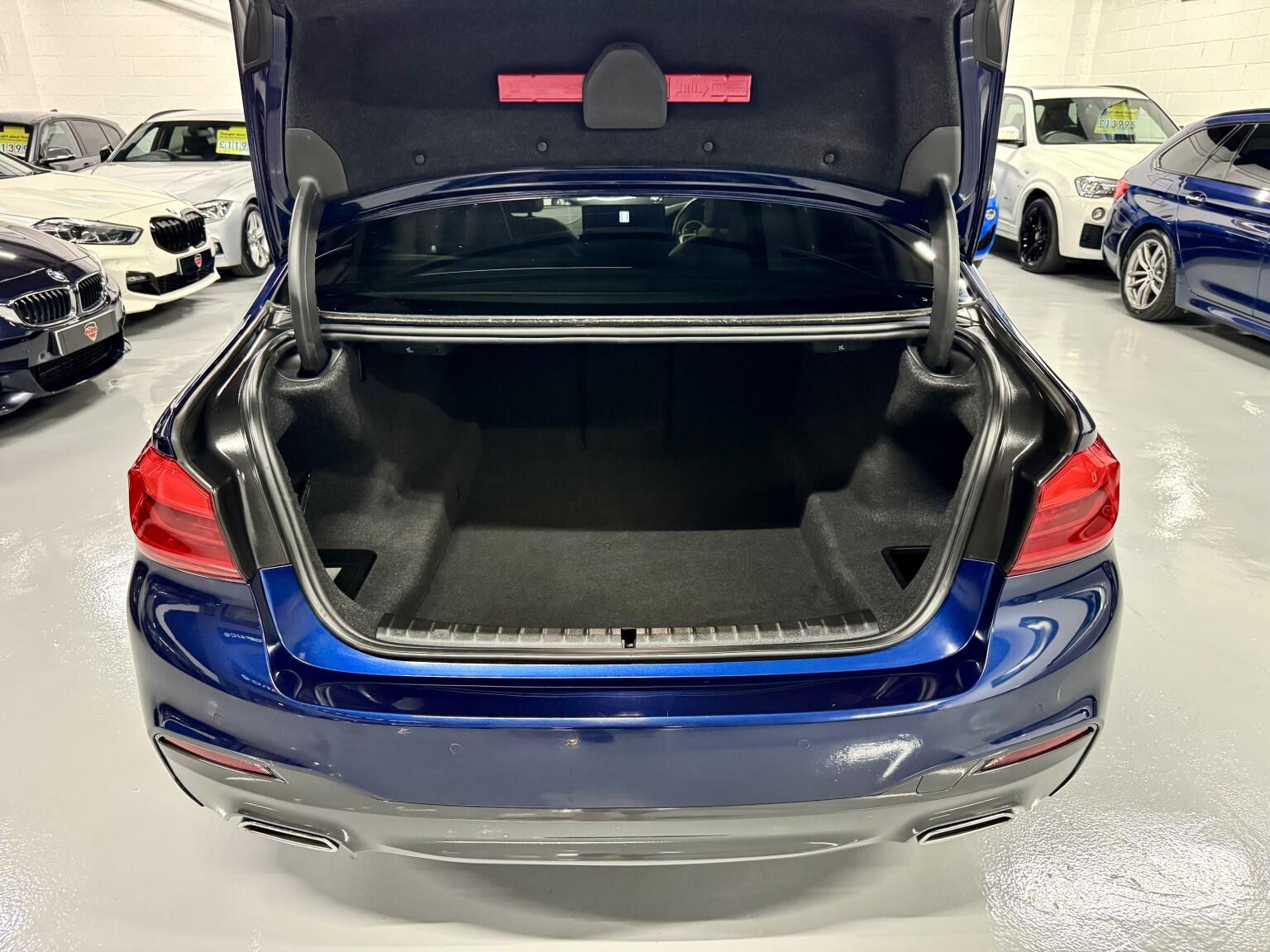 BMW 5 Series view 33