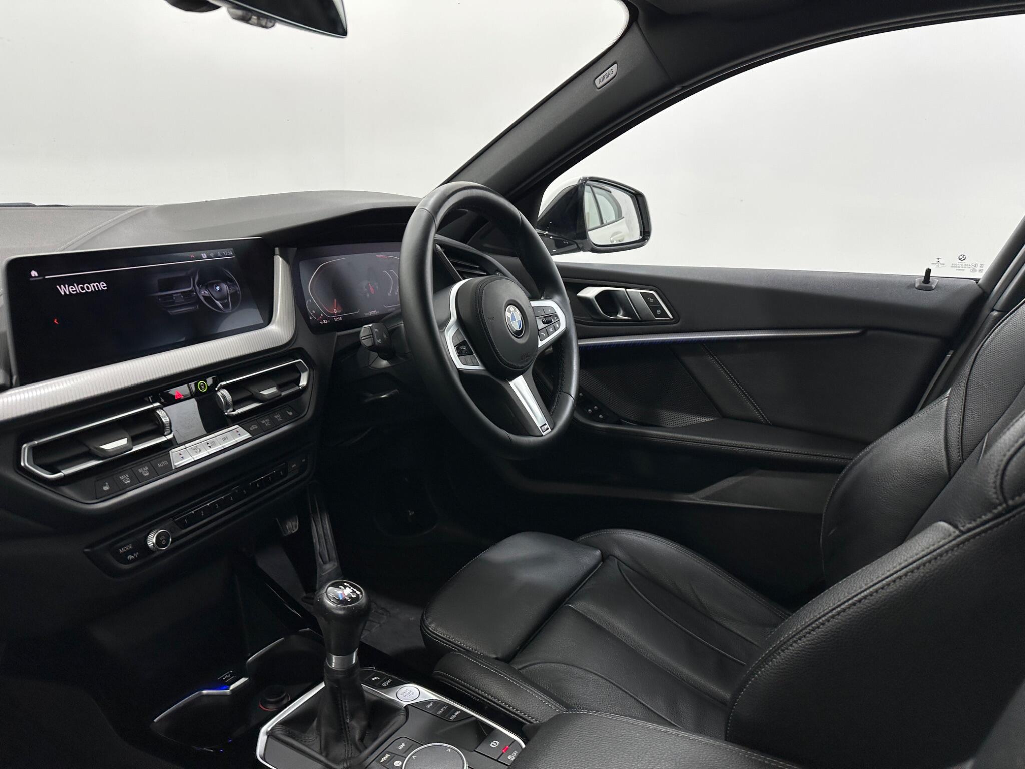 BMW 1 Series view 32