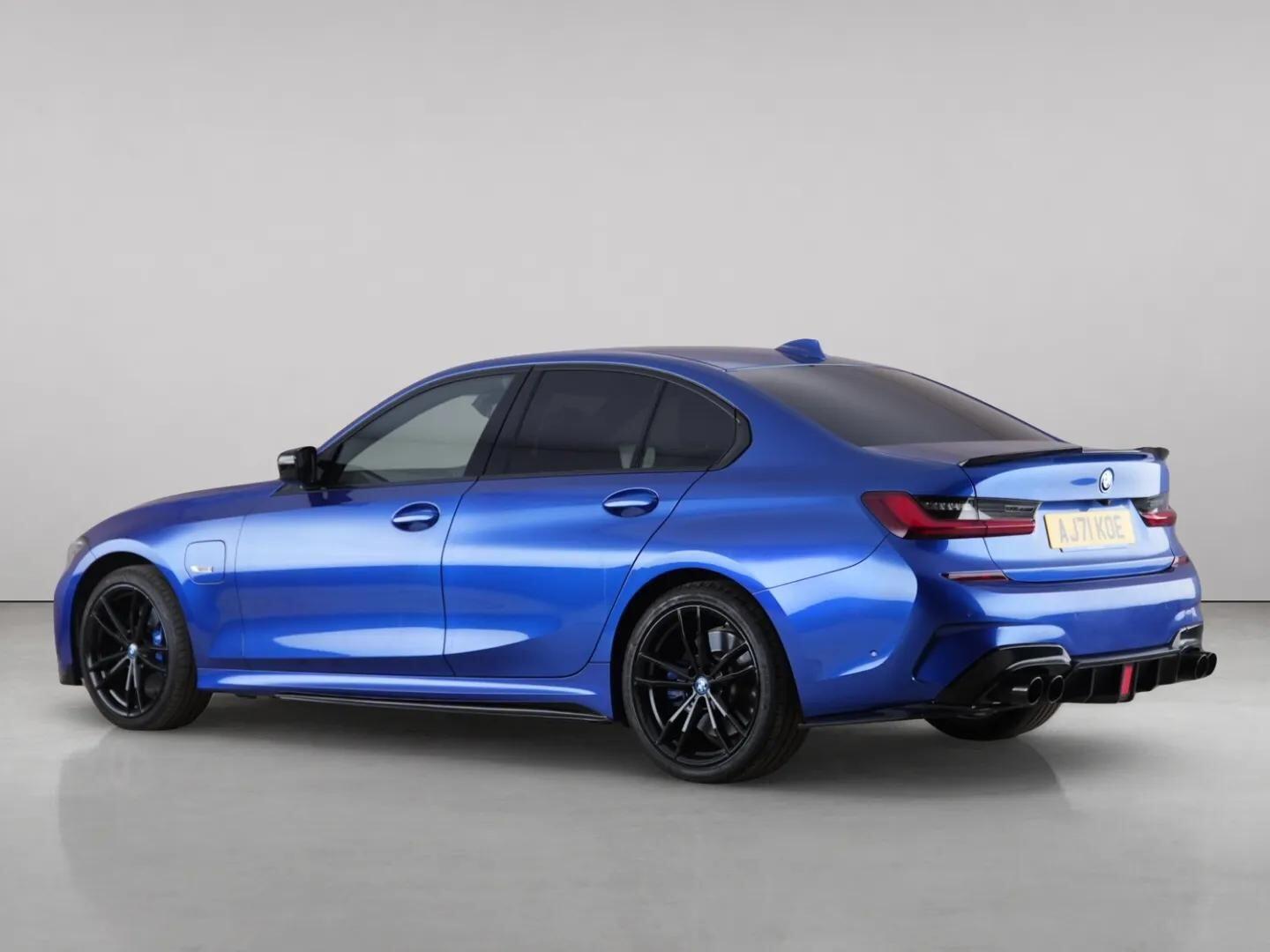 BMW 3 Series view 9