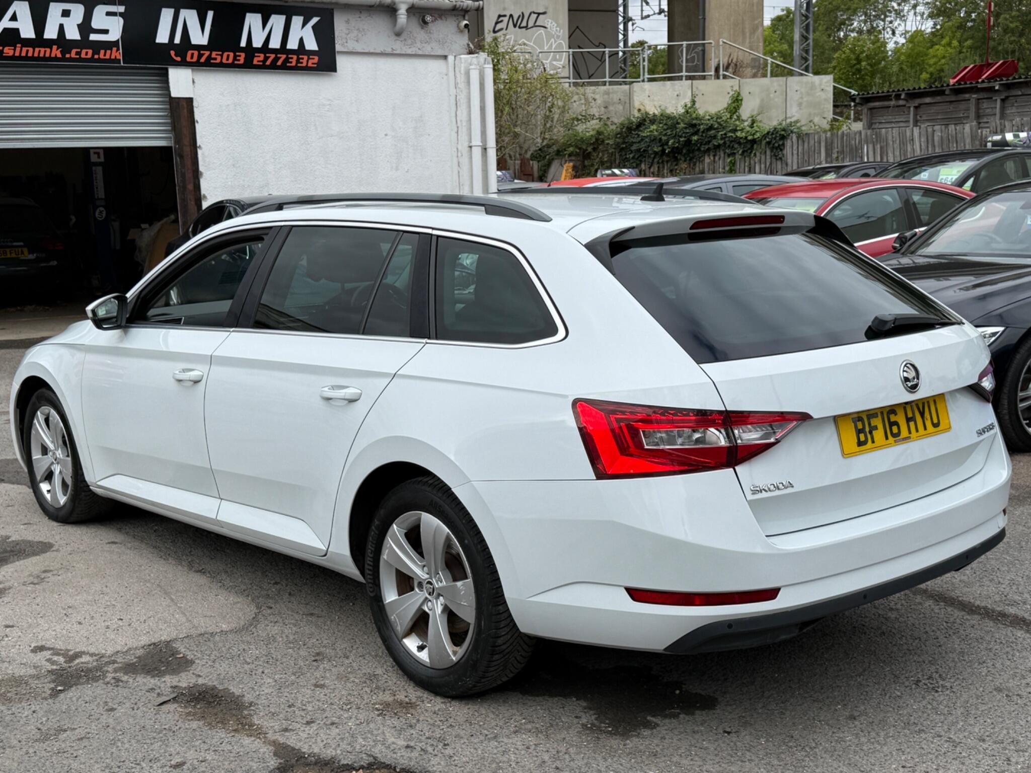 Skoda Superb - Image 13