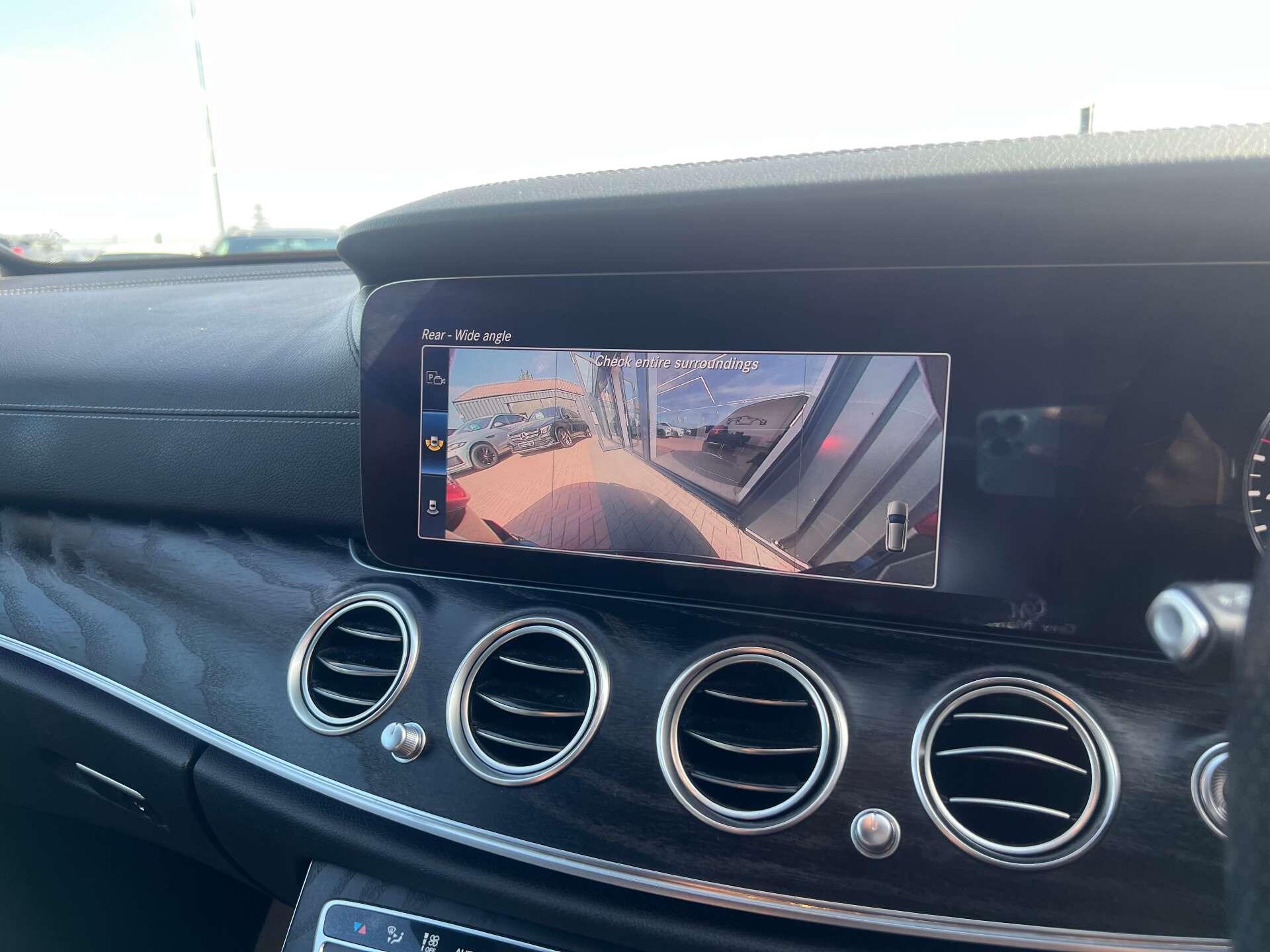 Mercedes-Benz E-Class view 28